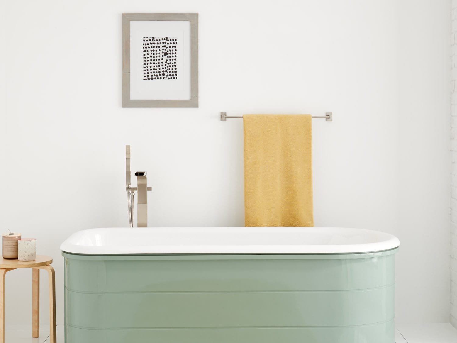 Bathtubs for discount small spaces