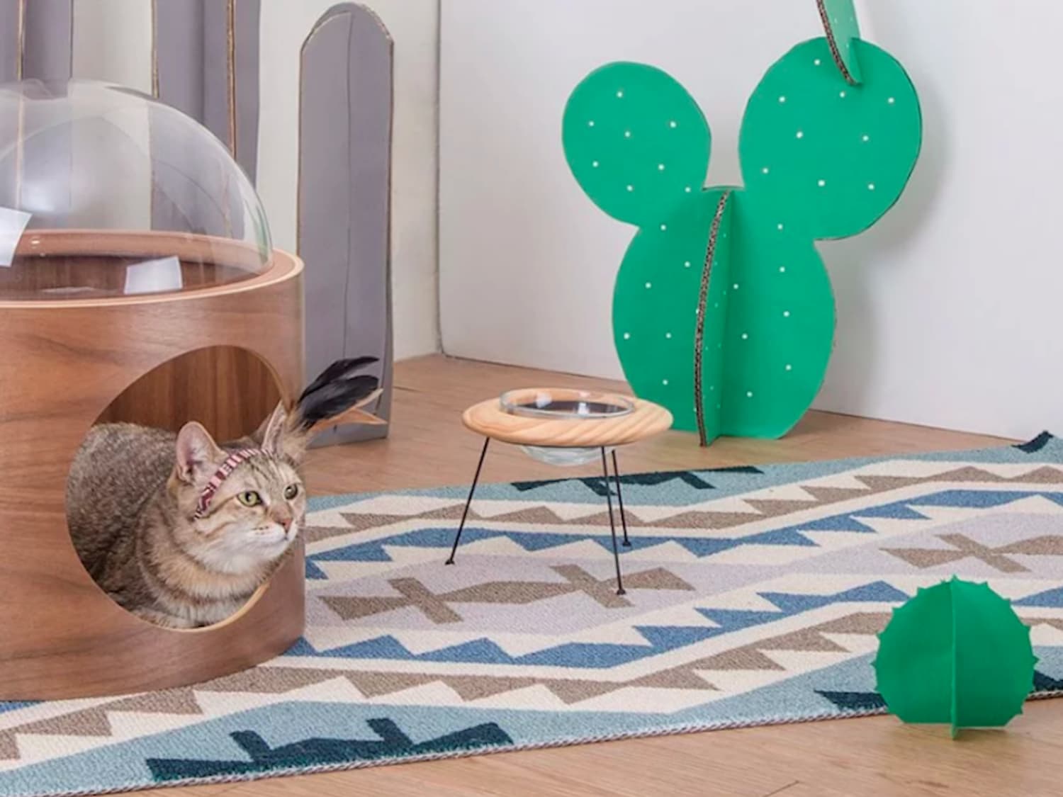 Spaceship cat bed top