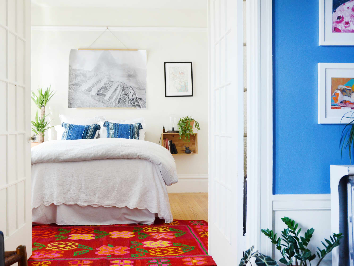 Small cheap bedroom arrangement