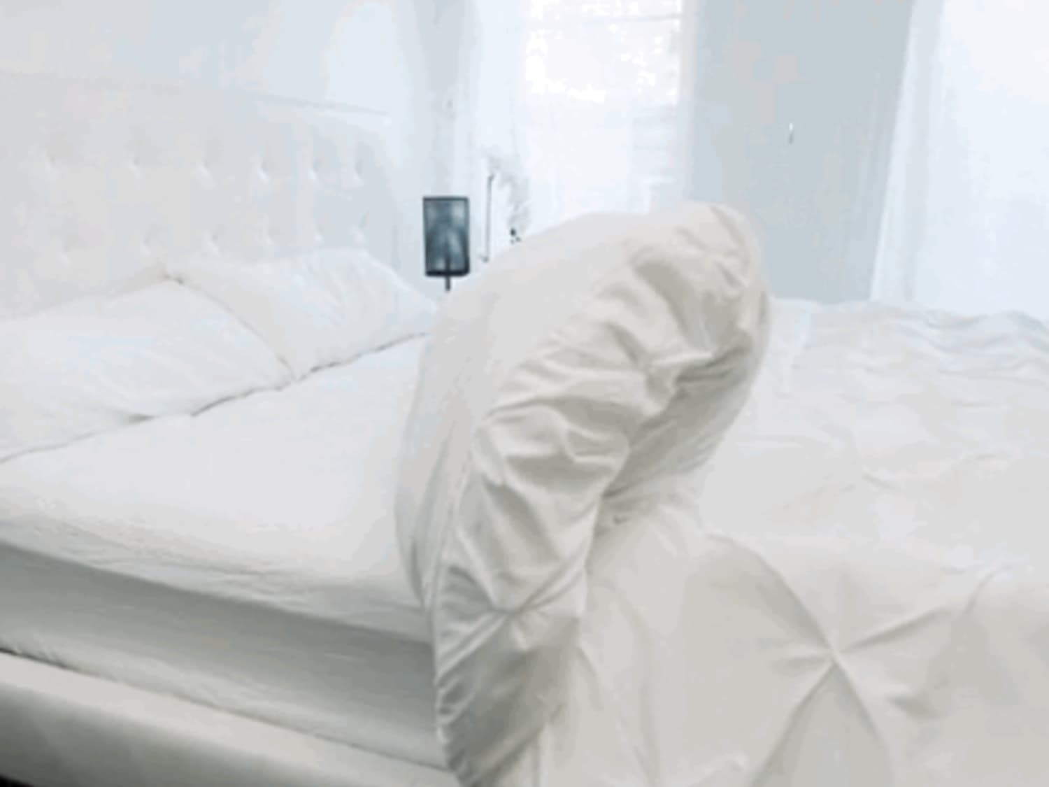 Your Bed Makes Itself with this Smart Duvet Invention Apartment