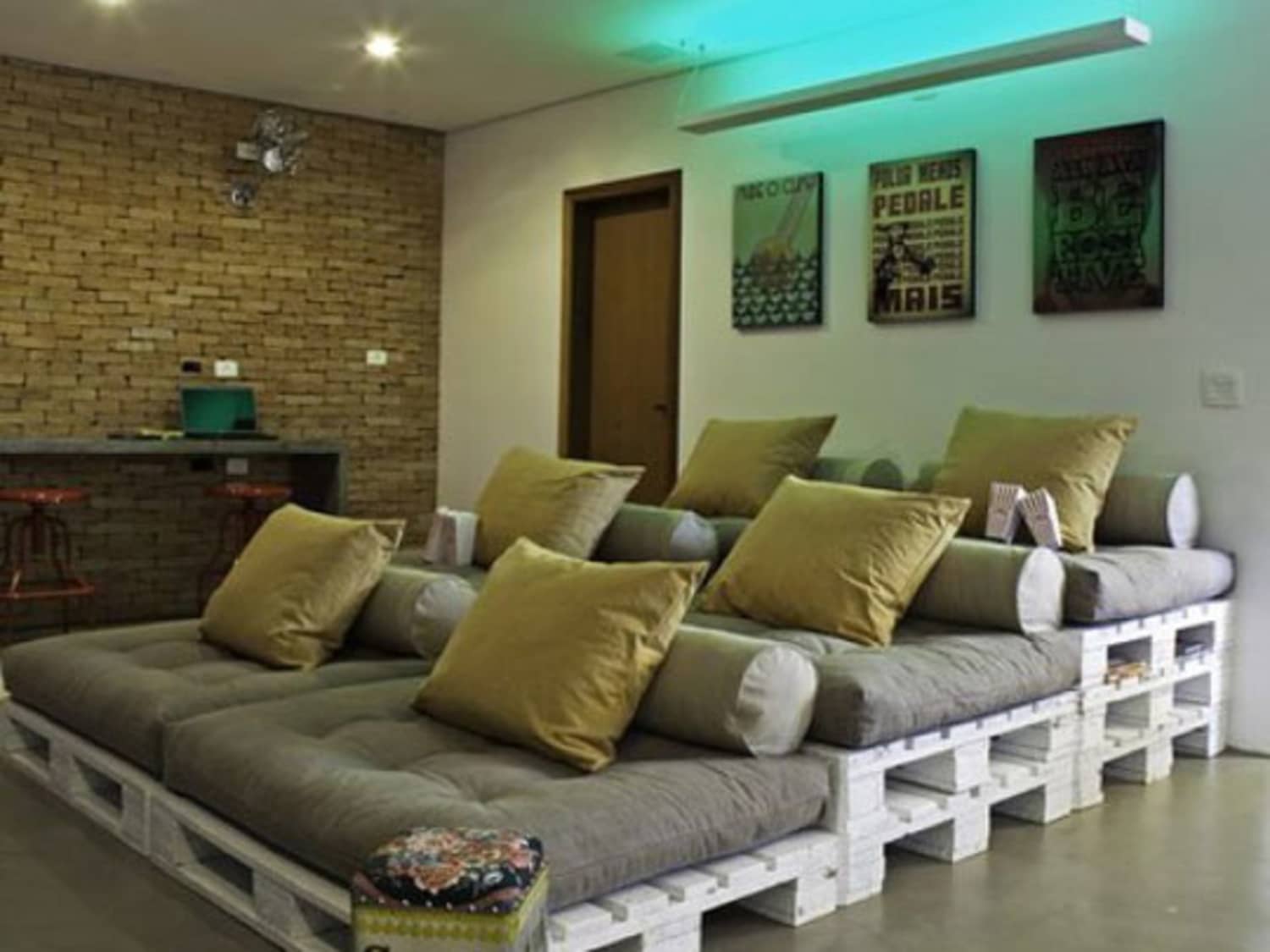 Stadium seating outlet couches living room