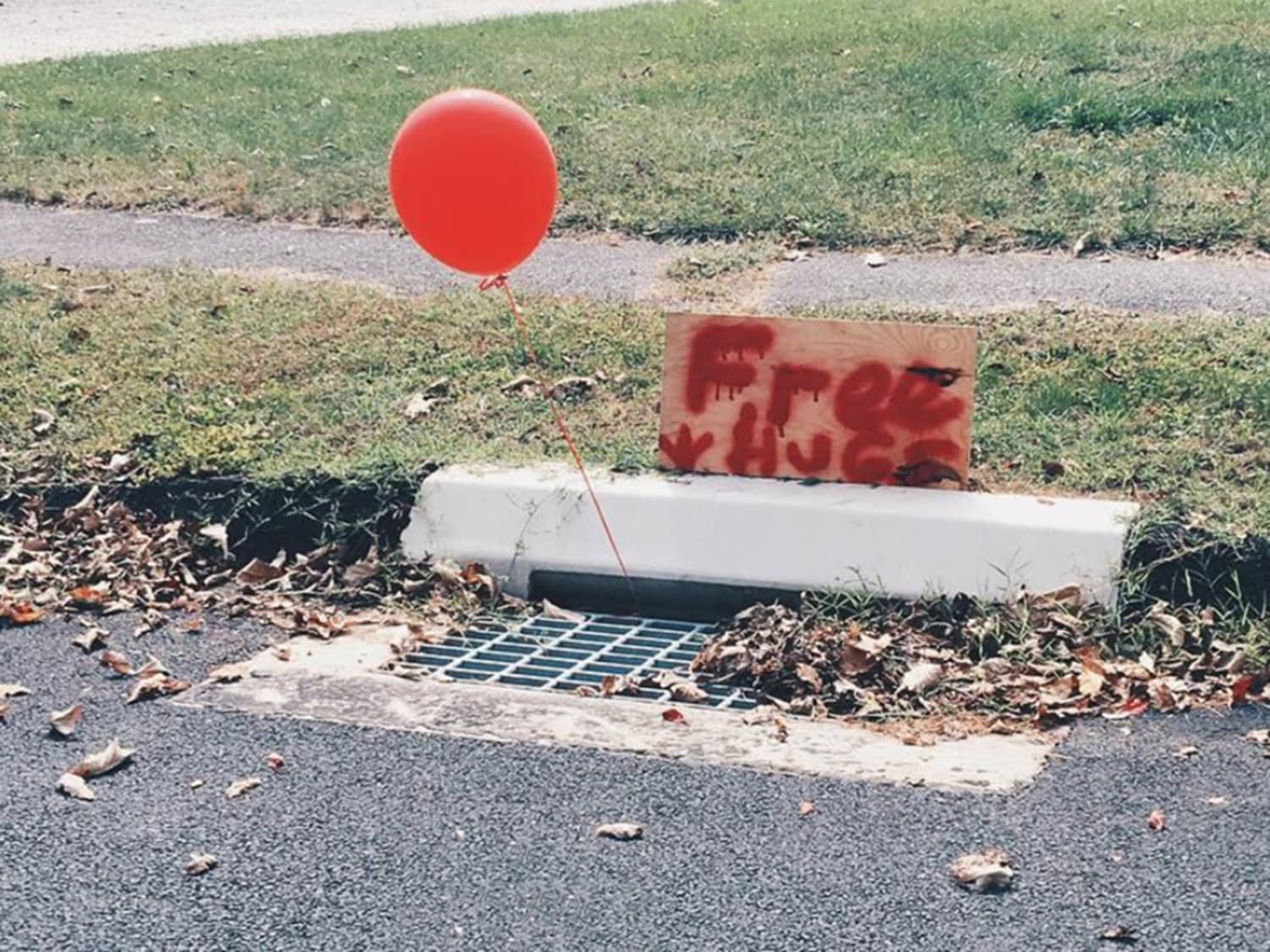 Creepy Outdoor Halloween Yard Decorations from Instagram