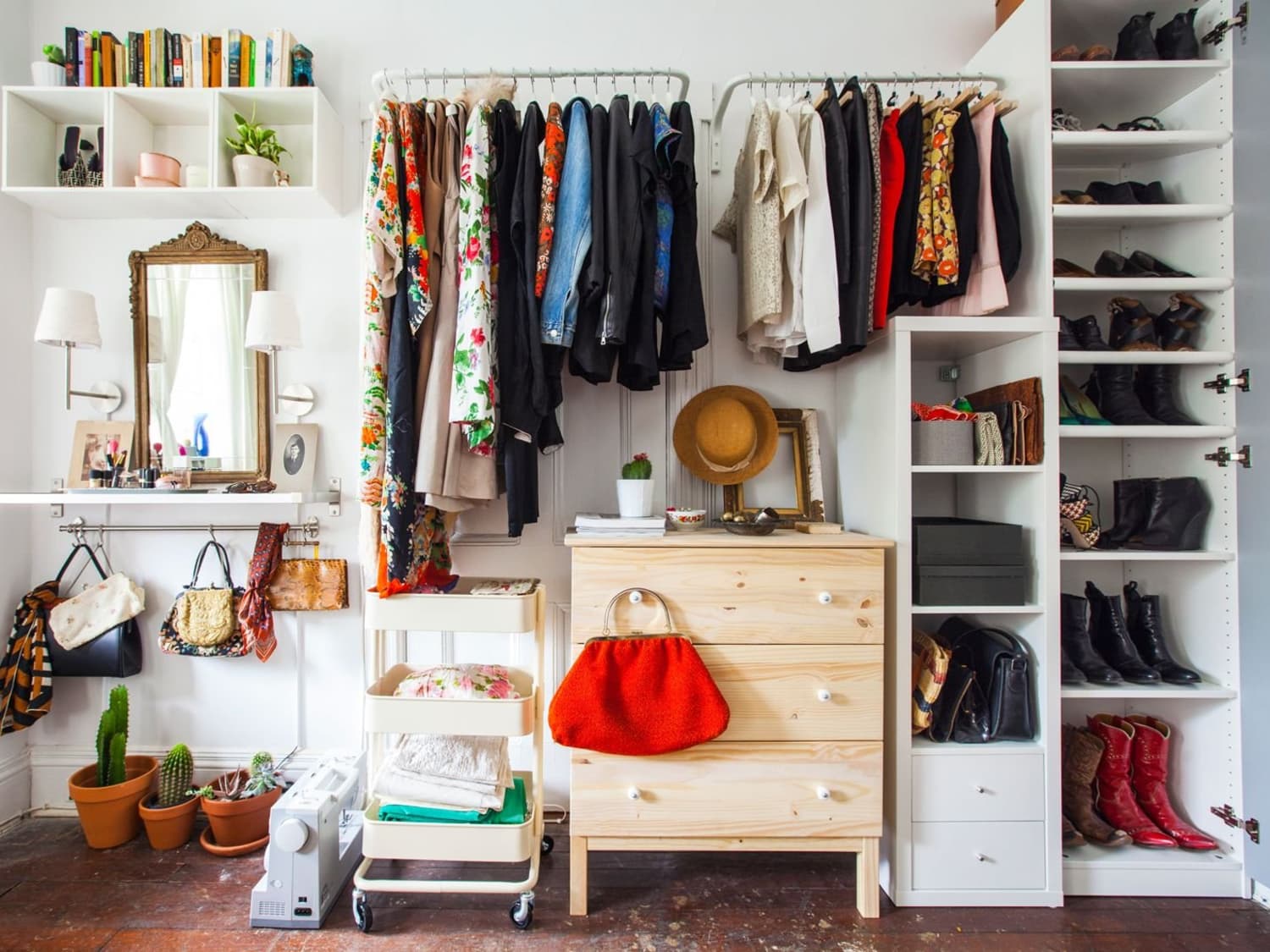 Creative ways to store clothes without a dresser shop