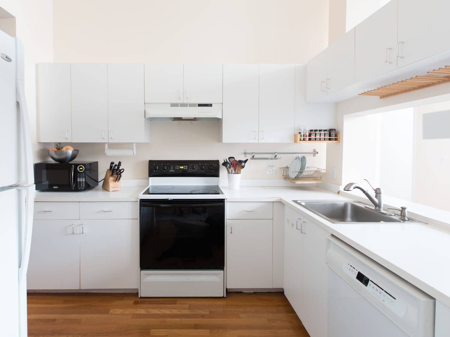 Kitchen with white outlet fridge