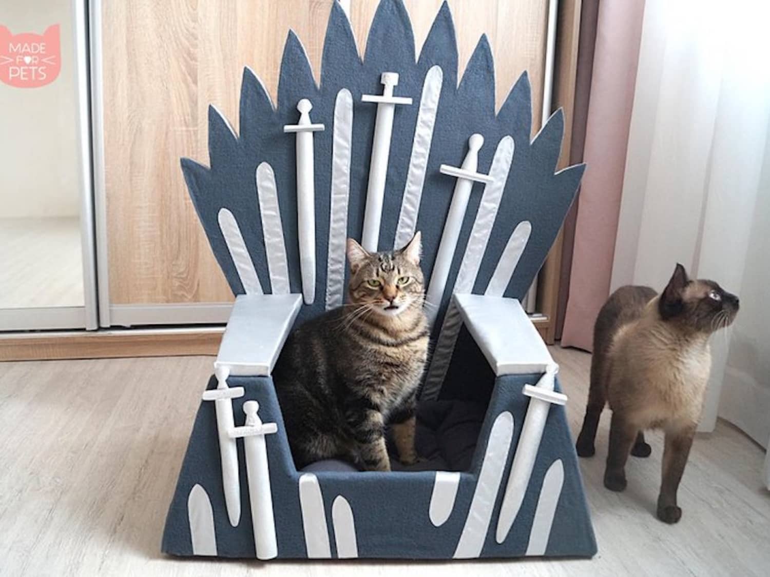 Iron throne for cat hotsell