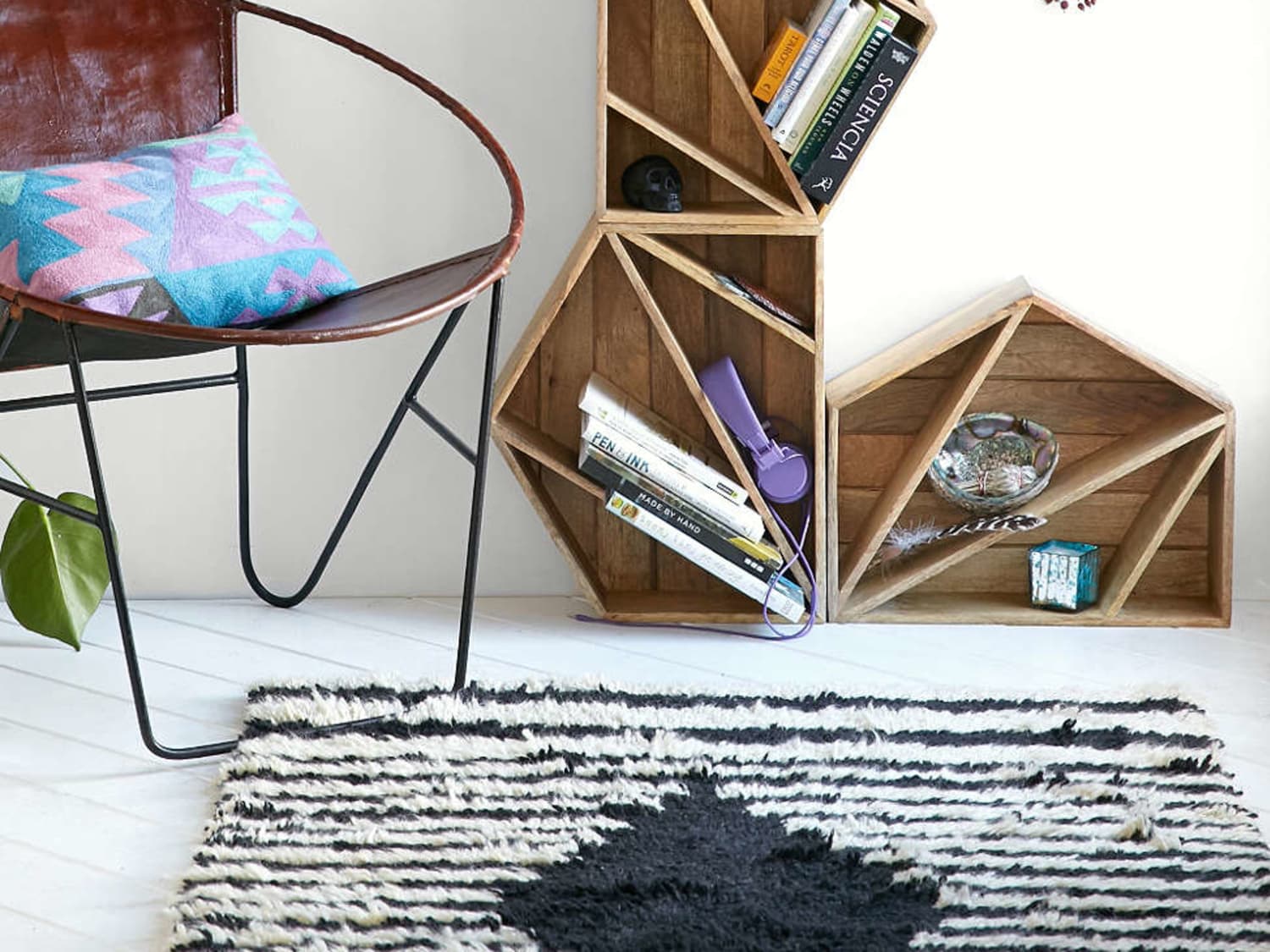 Geometric display shop shelf