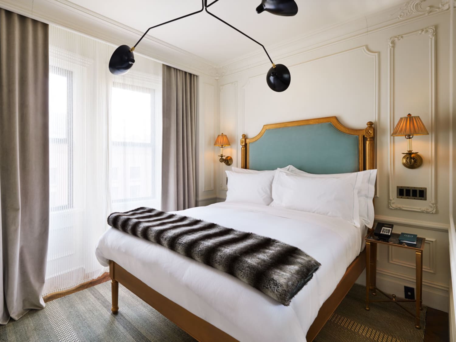 What type of best sale blankets do hotels use