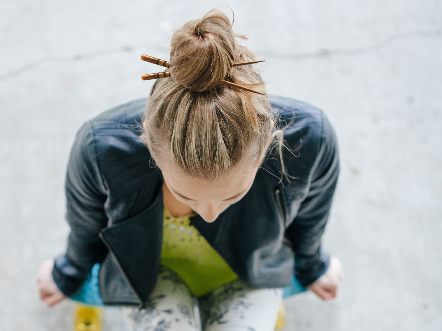 Hair outlet stick bun