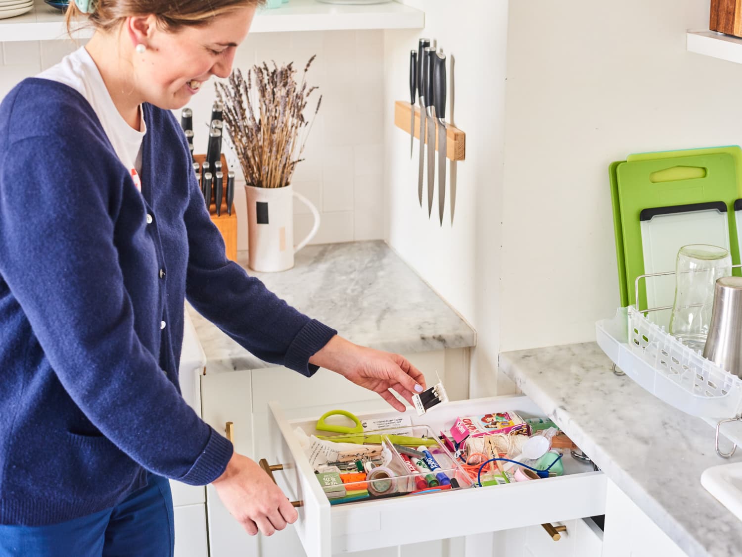 How to store kitchen hot sale sponge