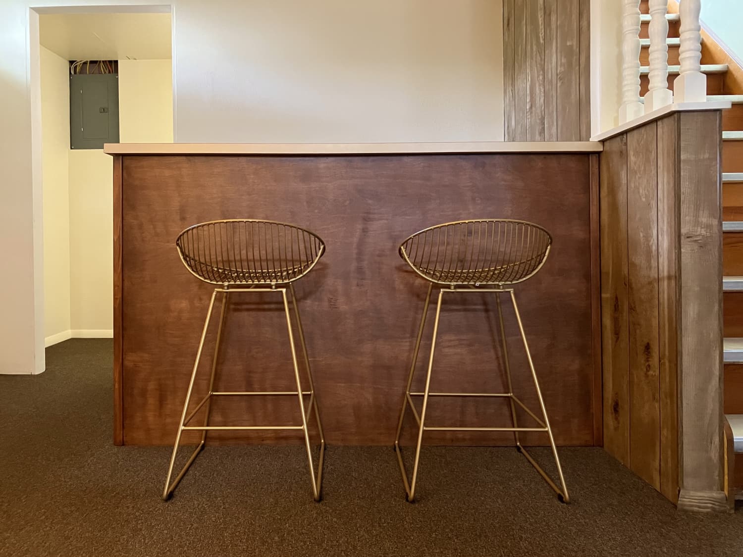 Freestanding bar clearance