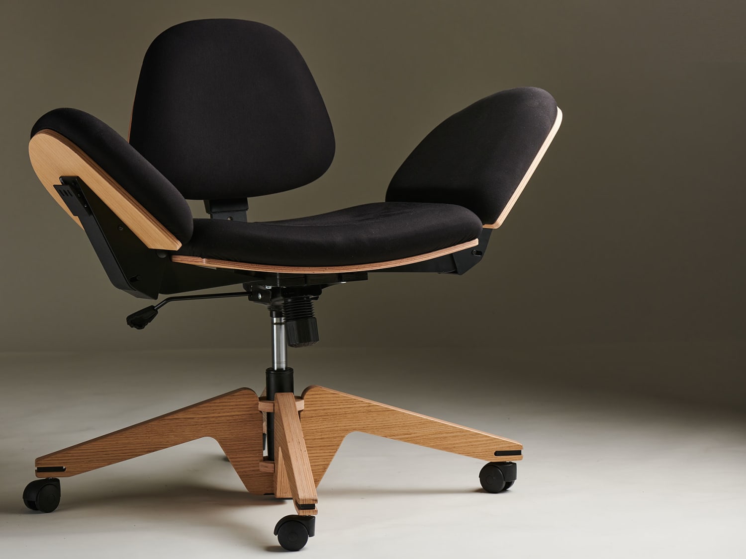 Office Chair That Lets You Sit 10 Different Ways Apartment Therapy