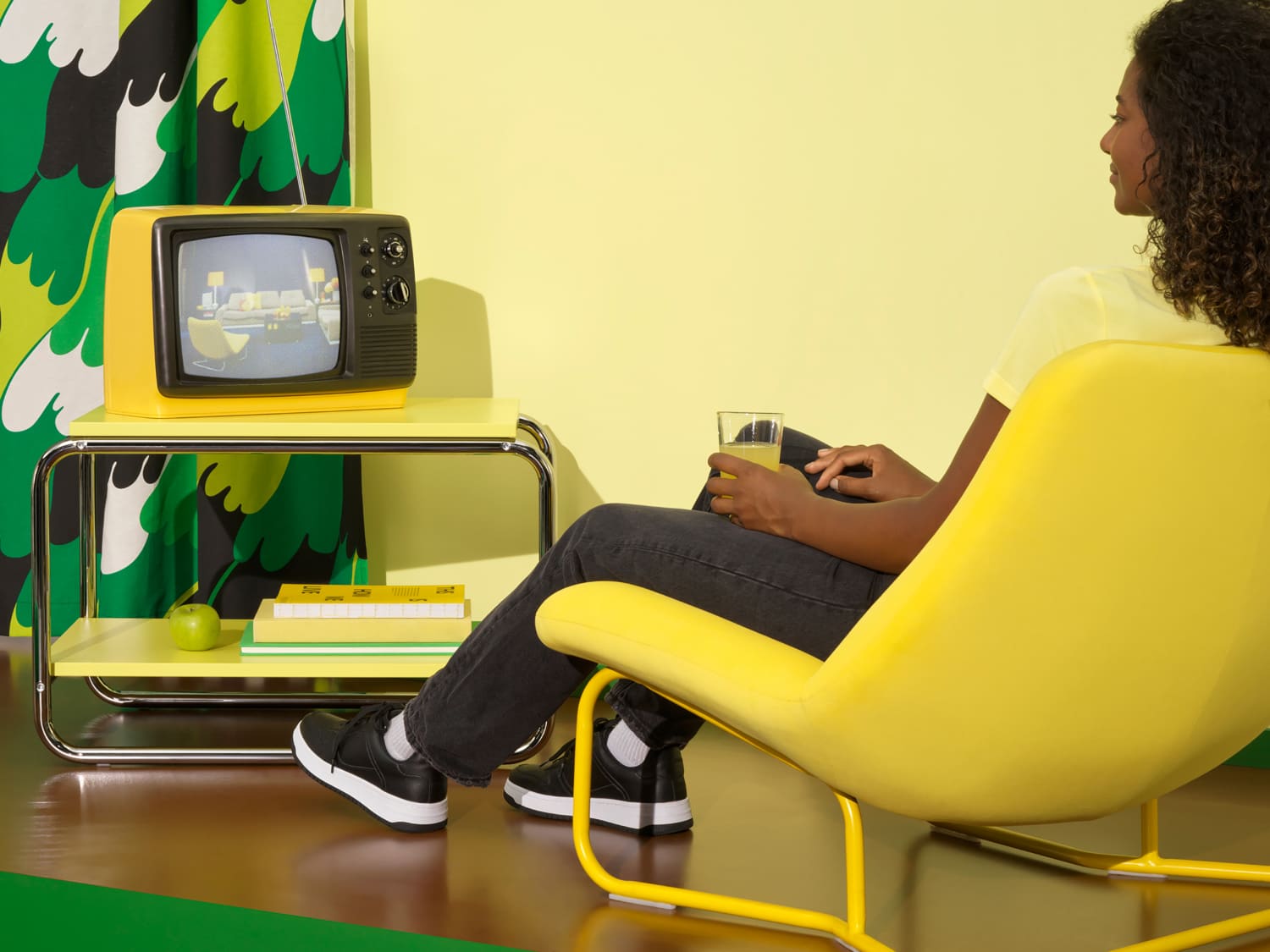 IKEA イエロー サイドテーブル　BAGGBODA IKEA イエロー サイドテーブル BAGGBODA BAGGBODA IKEA イエロー