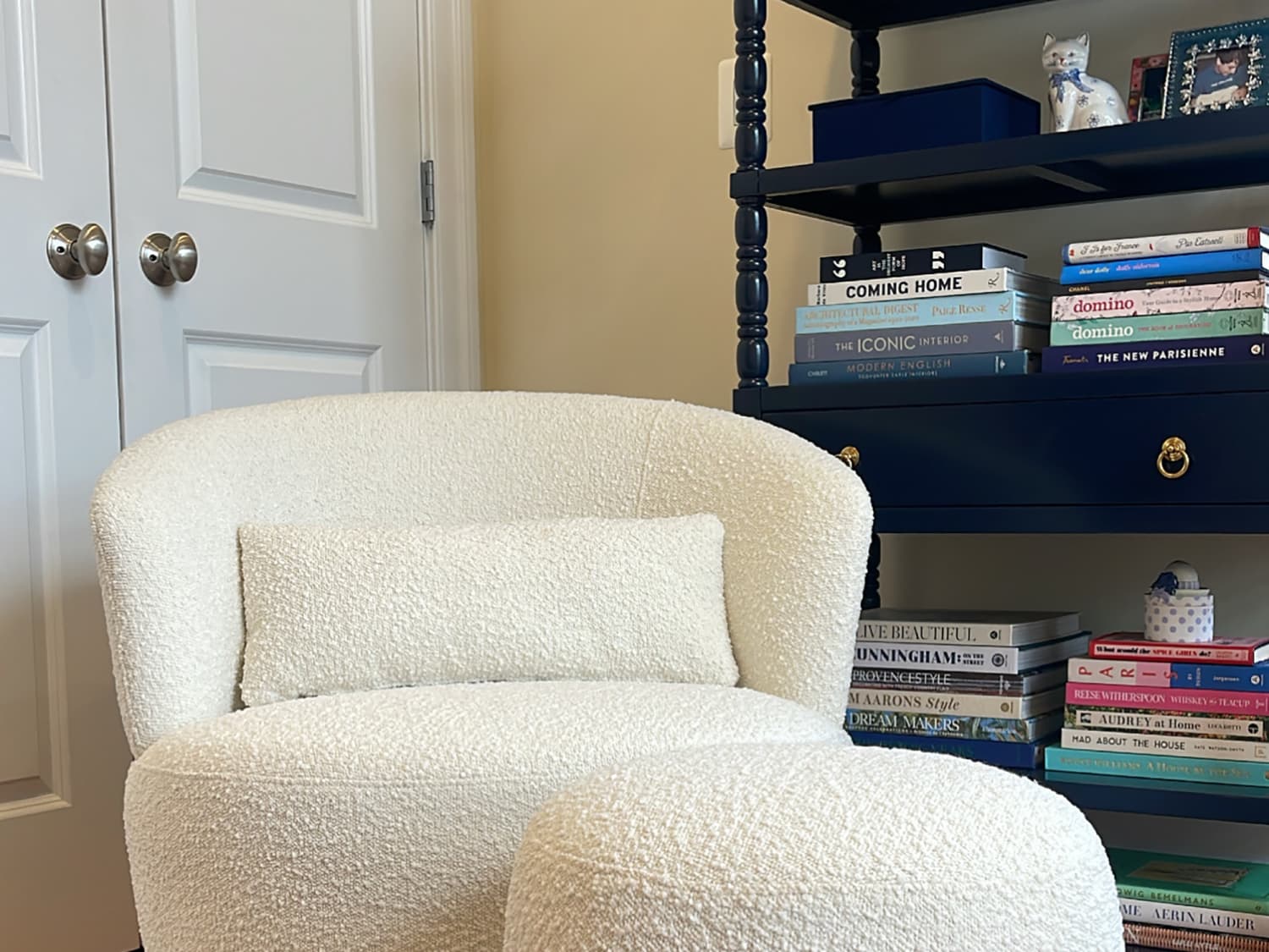 Small bedroom seat 2025