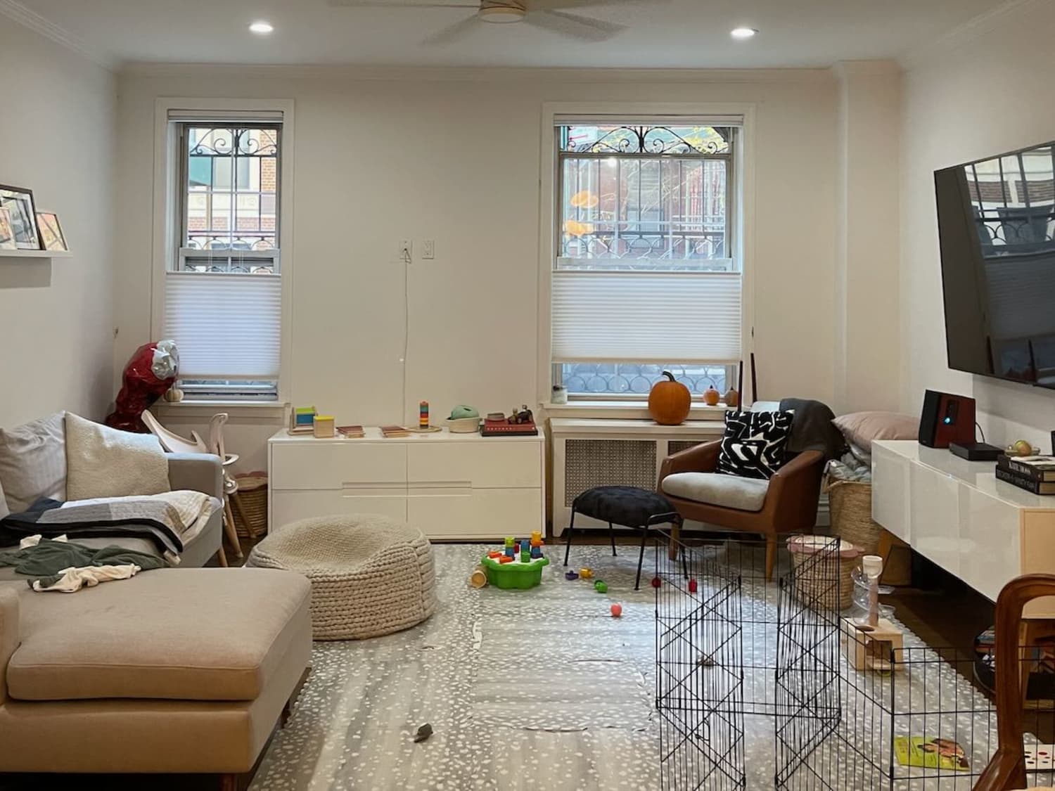 How To Get a Playroom in Your Living Room Without Sacrificing Style  (Photos) | Cubby, image size:1500x1125