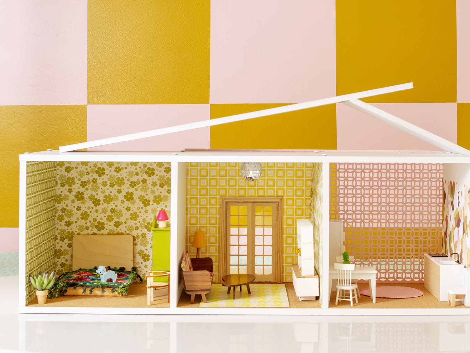 Barbie doll house making deals at home