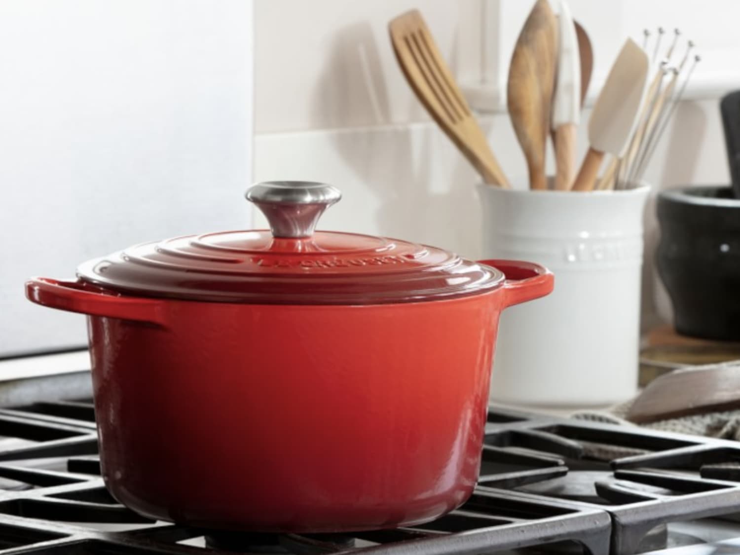 https://cdn.apartmenttherapy.info/image/upload/f_jpg,q_auto:eco,c_fill,g_auto,w_1500,ar_4:3/commerce%2FLe-Creuset-Red-Deep-Oven