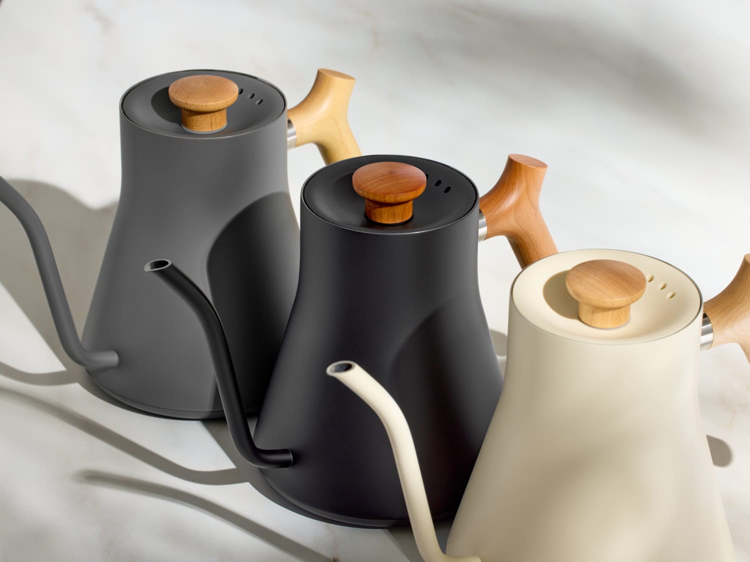 Cream outlet electric kettles