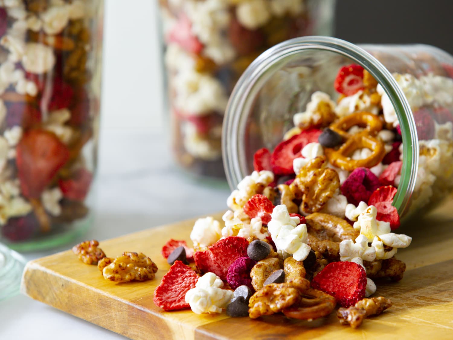 Berry Walnut Trail Mix Is the Afternoon Snack You've Been Waiting For its pre workout food  | LoveLocal