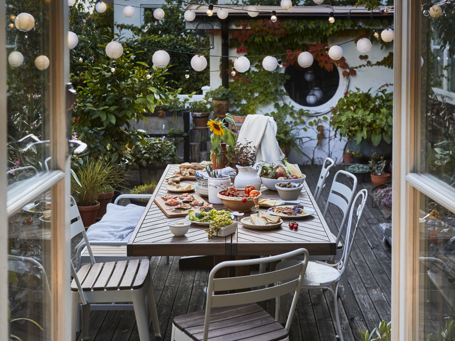 3 Ways to Elevate Your Outdoor Entertaining Space This Summer | Apartment  Therapy, image size:1500x1125