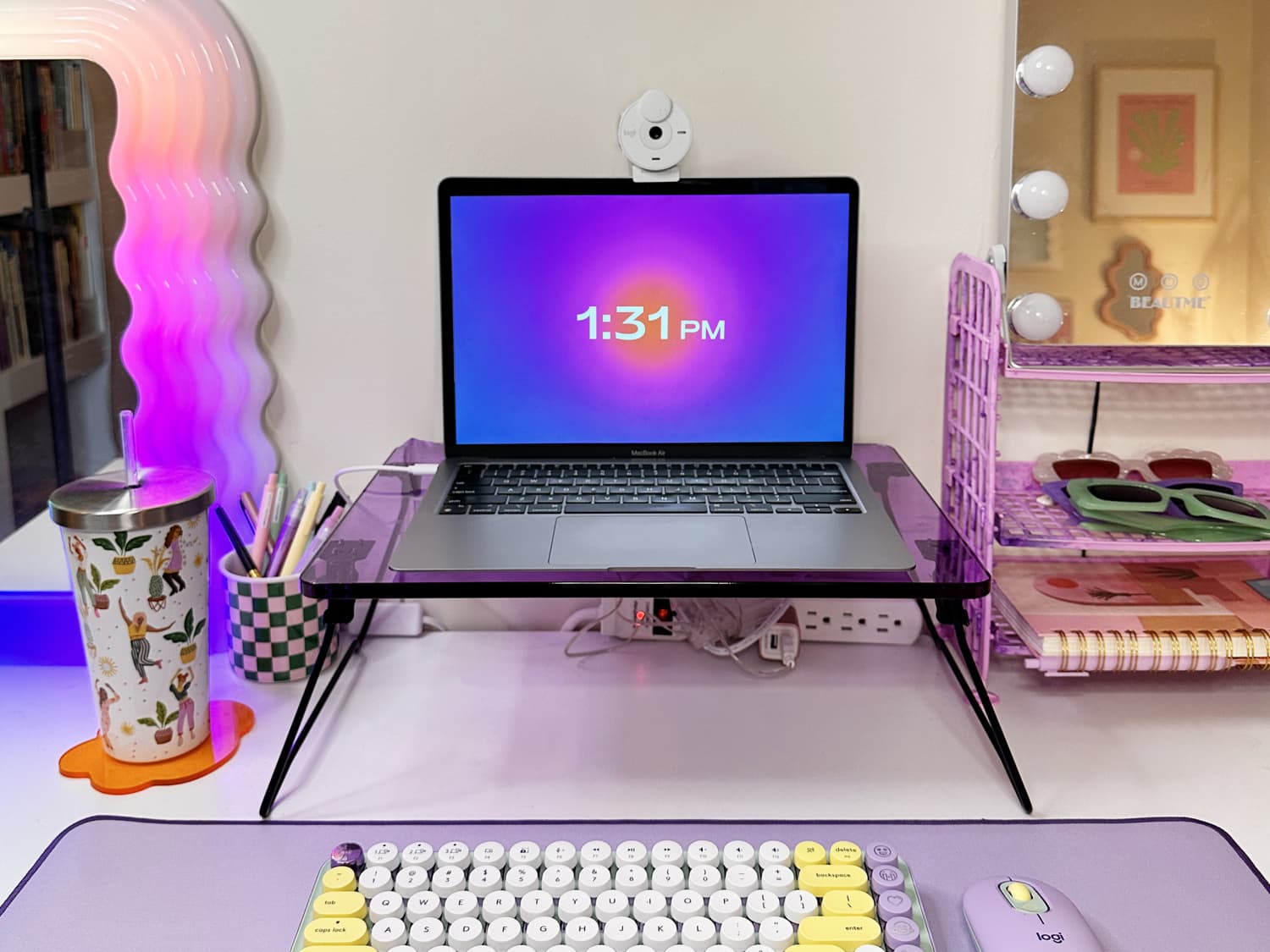 This Y2K-Inspired Desk Setup Proves Keyboards (Yes, Keyboards 
