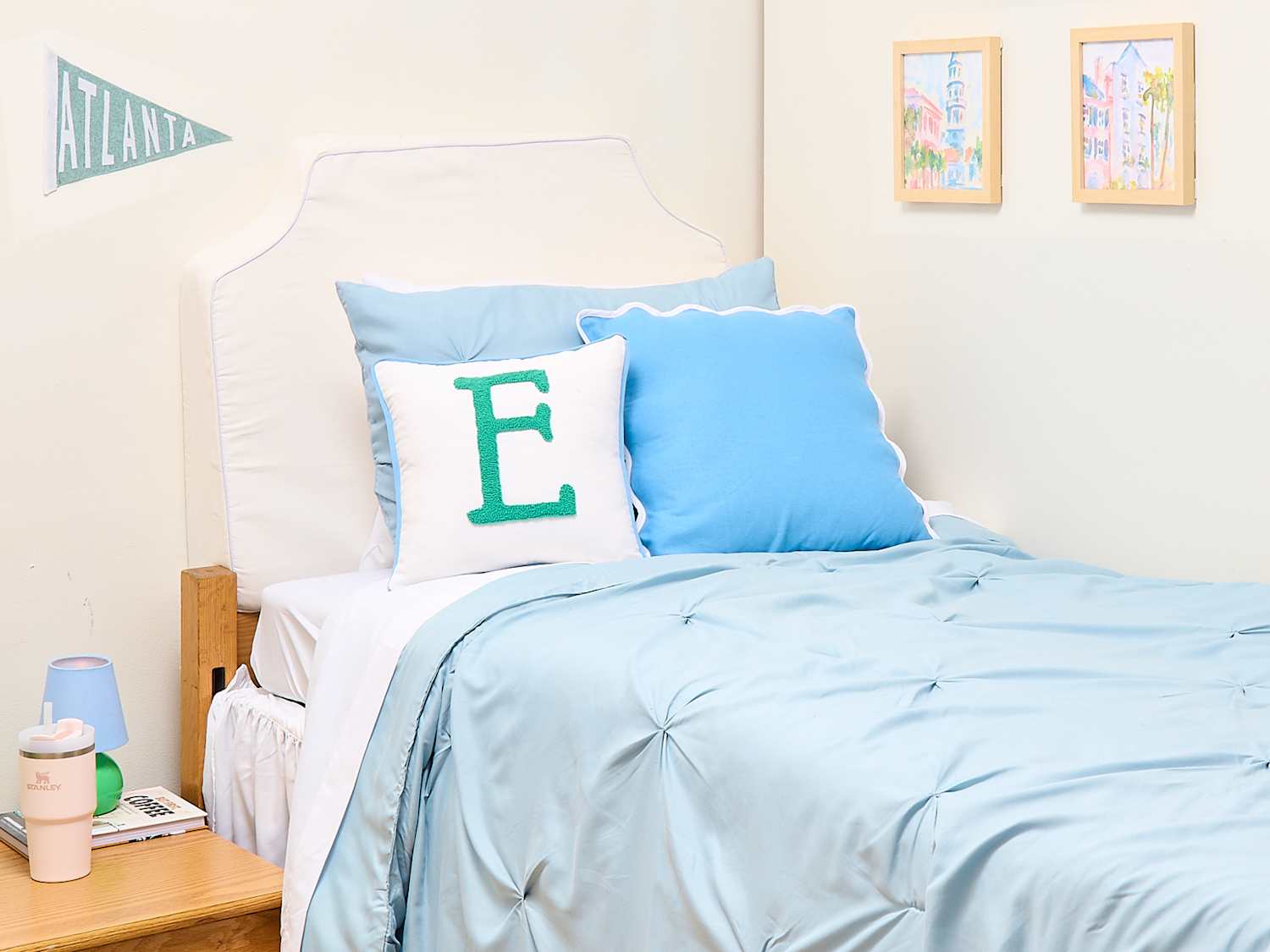 This Paper Vase Craft Is the Easiest Way to Refresh Dorm Decor