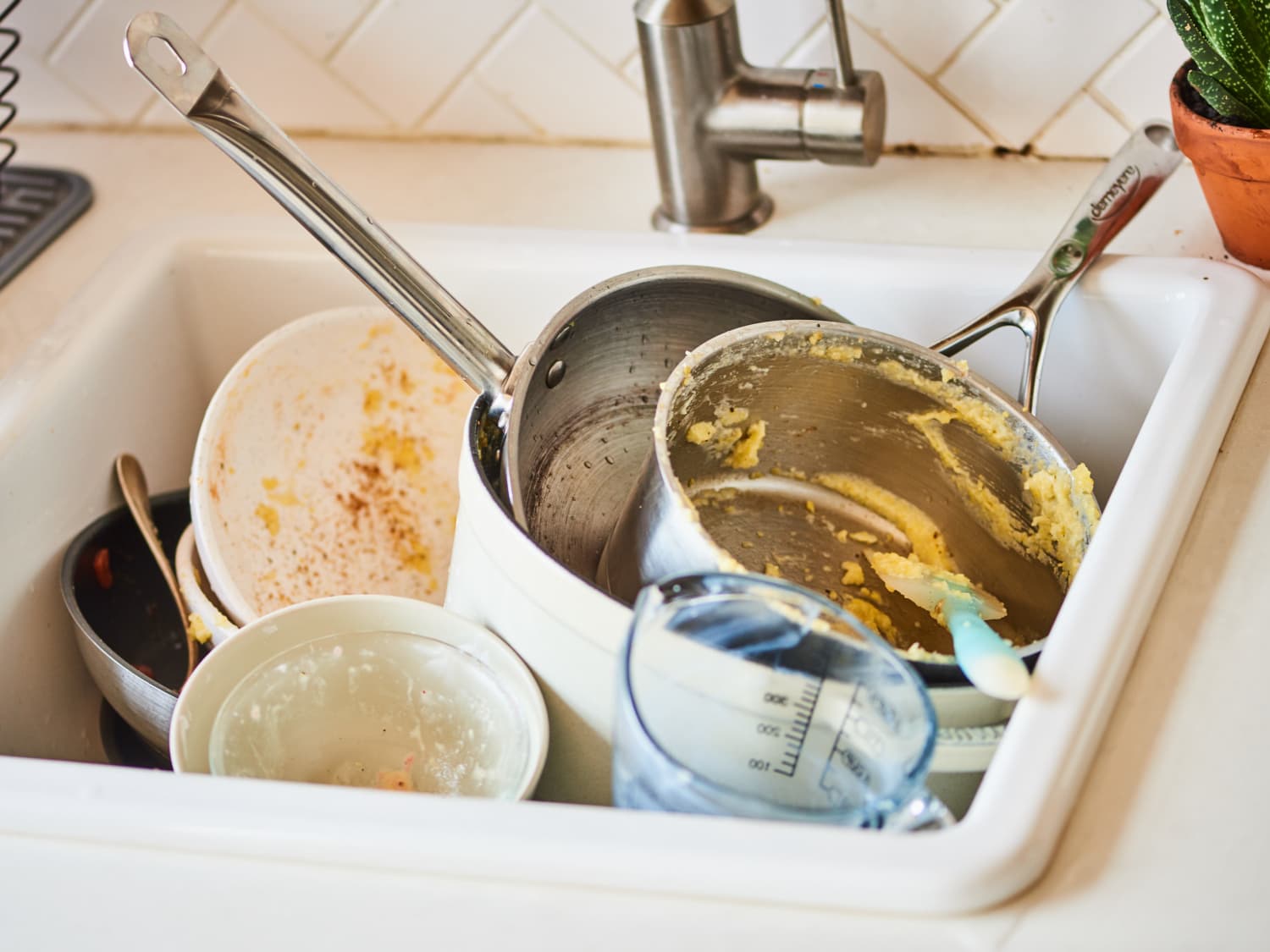 The Easiest (and Fastest!) Way to Clean After Cooking Dinner in a