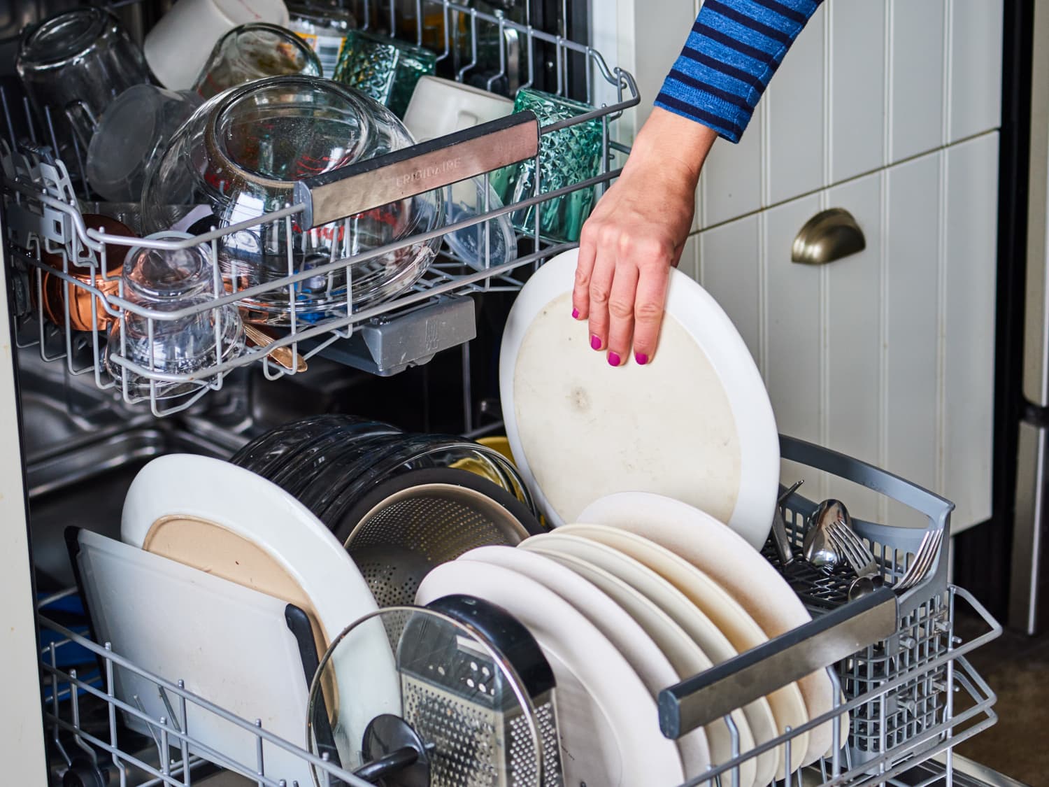 How to Load a Dishwasher Correctly