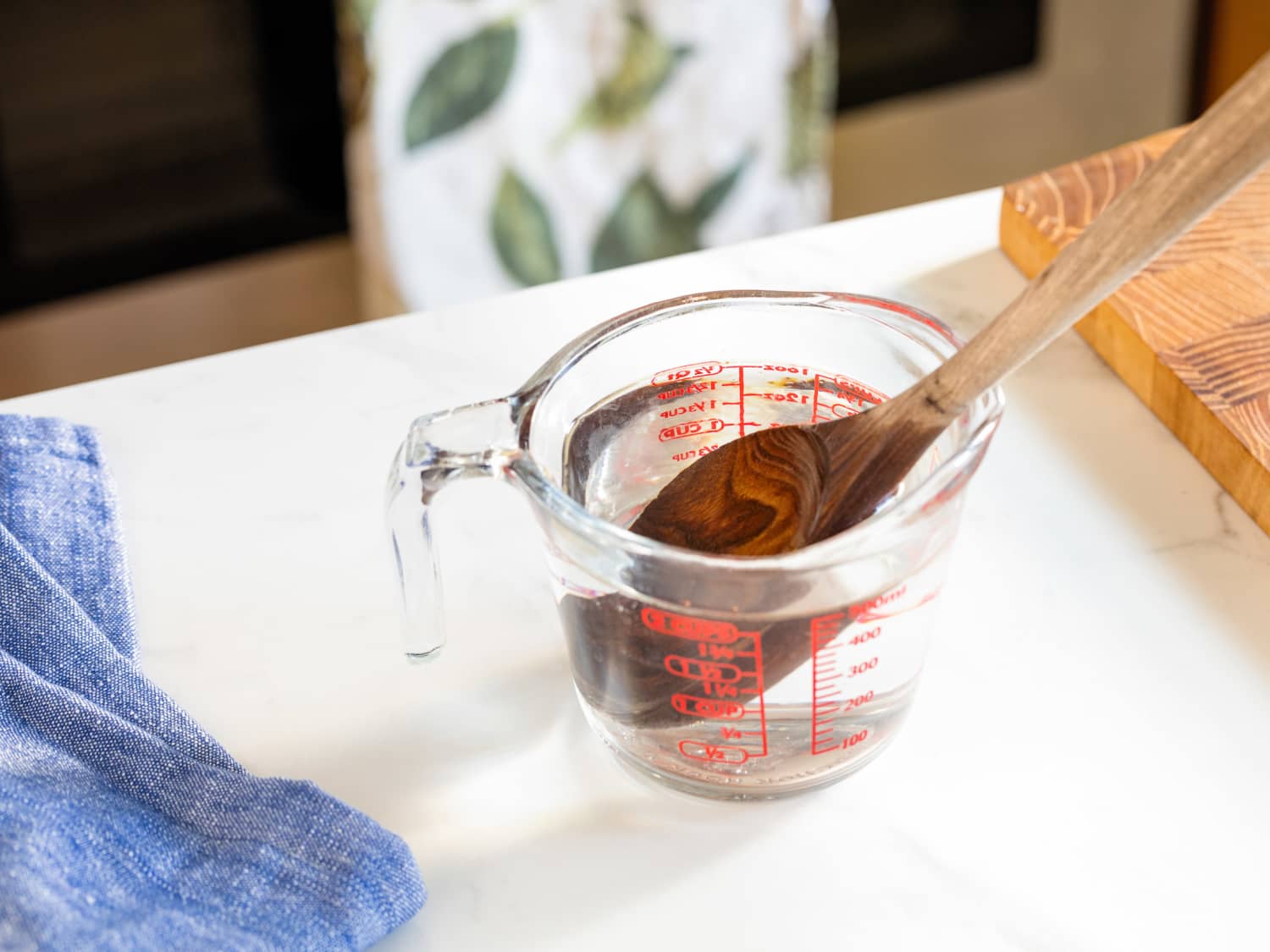 How to Clean a Wooden Spoon Correctly