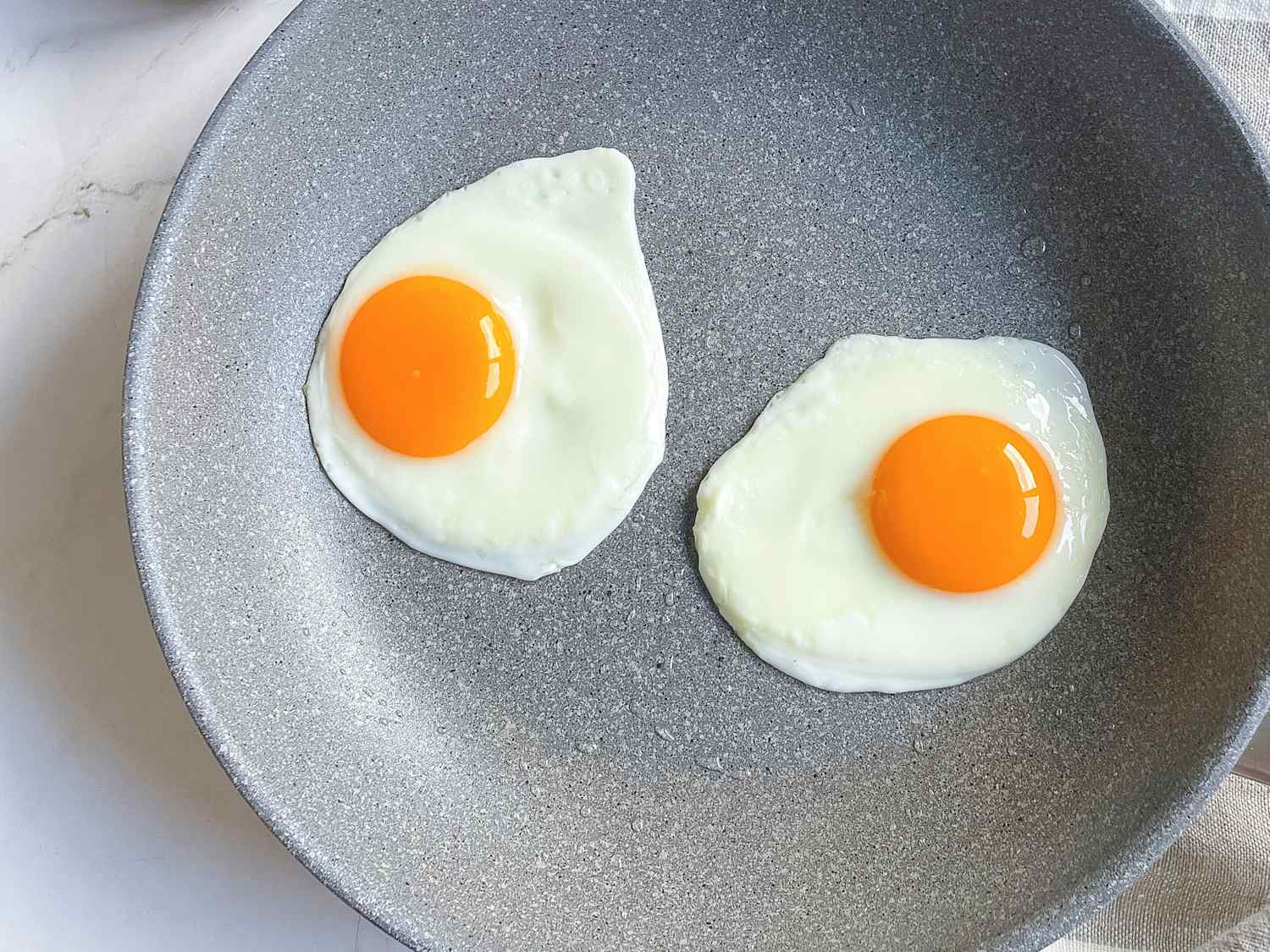 The Easiest Sunny-Side-Up Eggs, image size:1500x1125