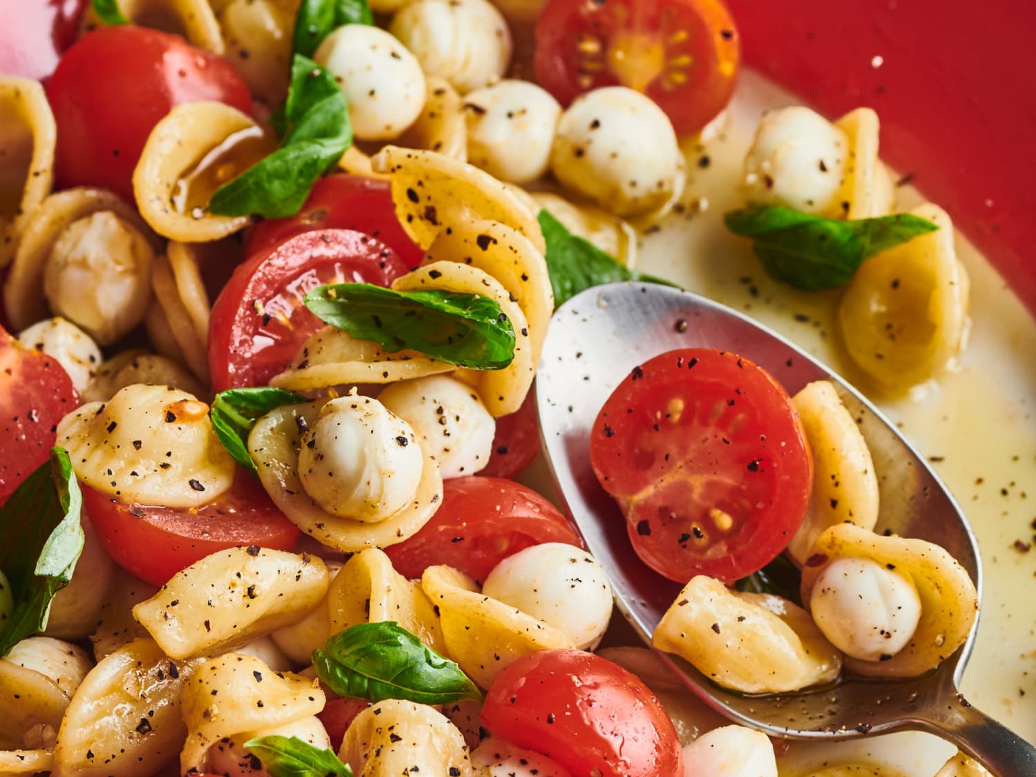 https://cdn.apartmenttherapy.info/image/upload/f_jpg,q_auto:eco,c_fill,g_auto,w_1500,ar_4:3/k%2FPhoto%2FRecipes%2F2021-caprese-pasta-salad%2F2021-04-06_ATK-50599