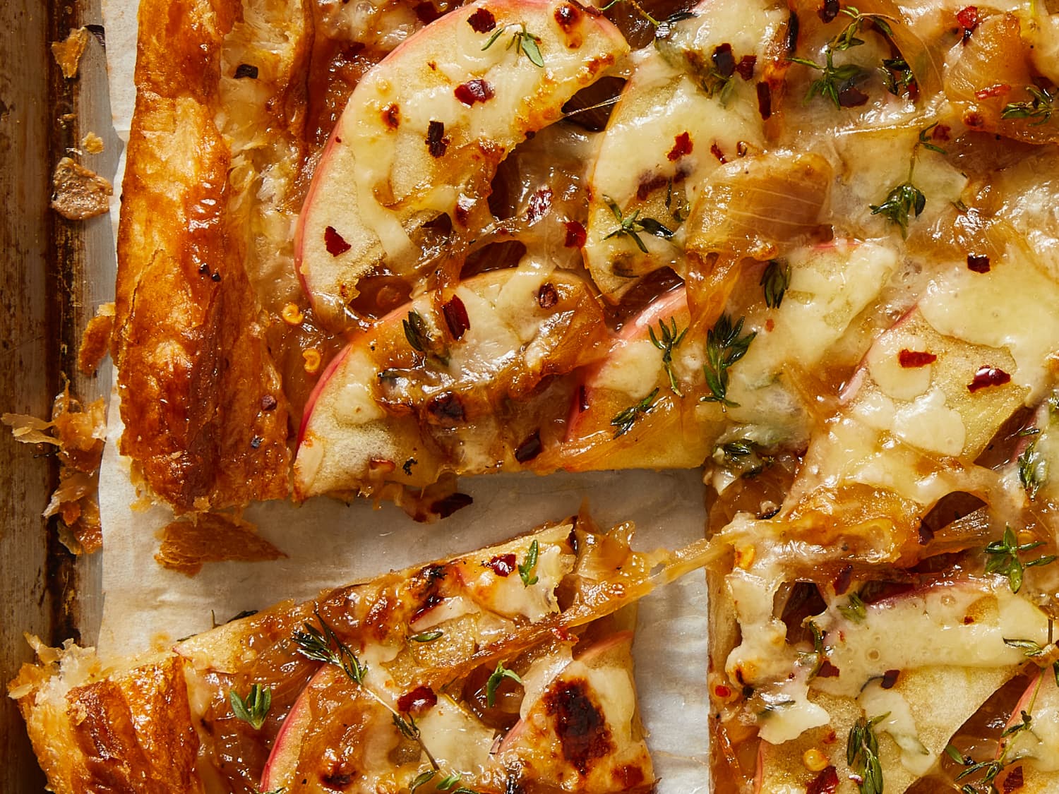 This Caramelized Onion, Apple & Cheddar Tart Is Going to Make Fall So Much  Better