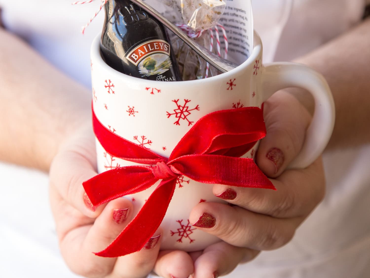 Win Your Office Holiday Gift Exchange: Boozy Baileys Chocolate Mug Cake Kit  | Apartment Therapy