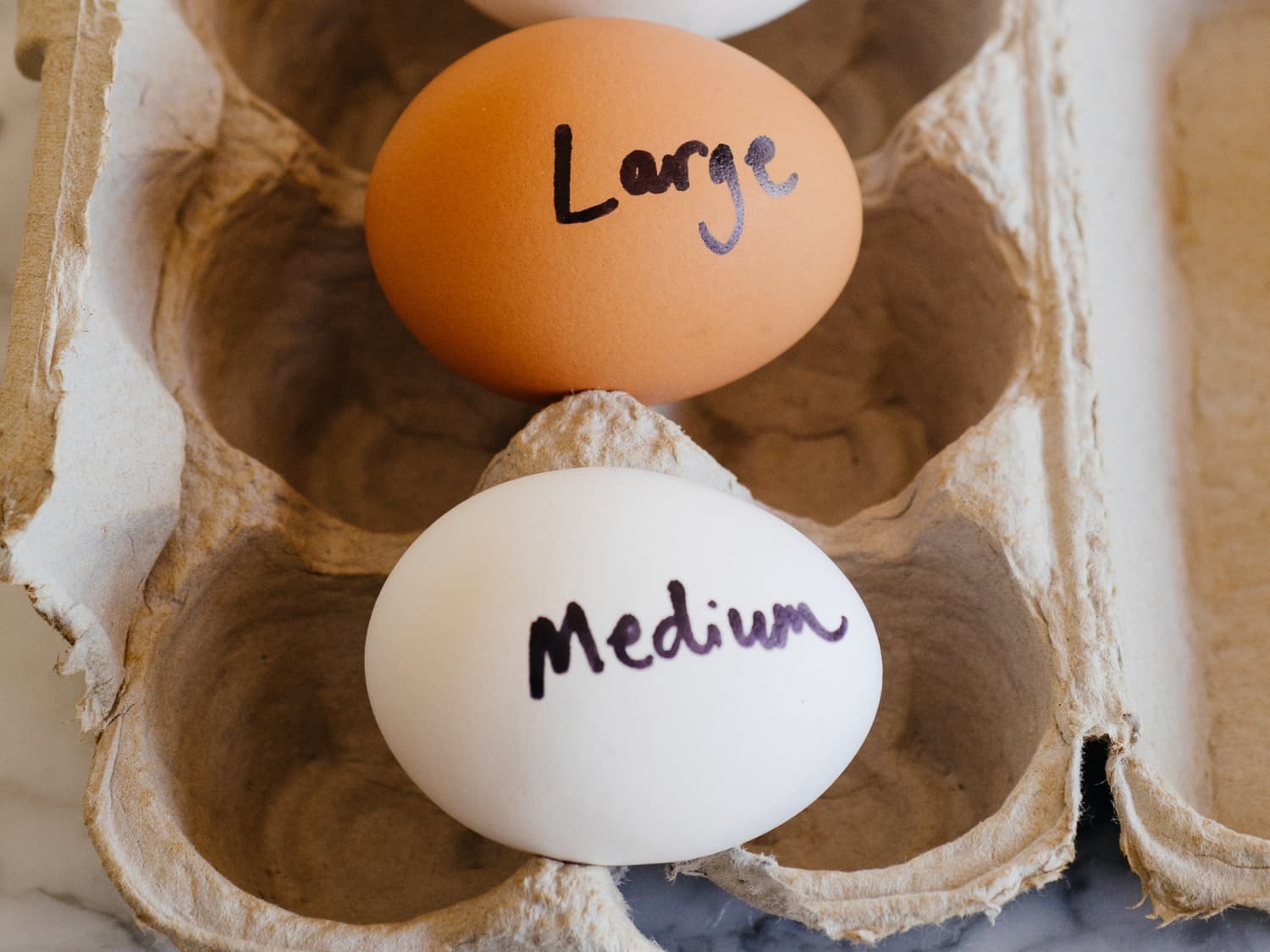 Guide to Egg Sizes, Weight & Differences