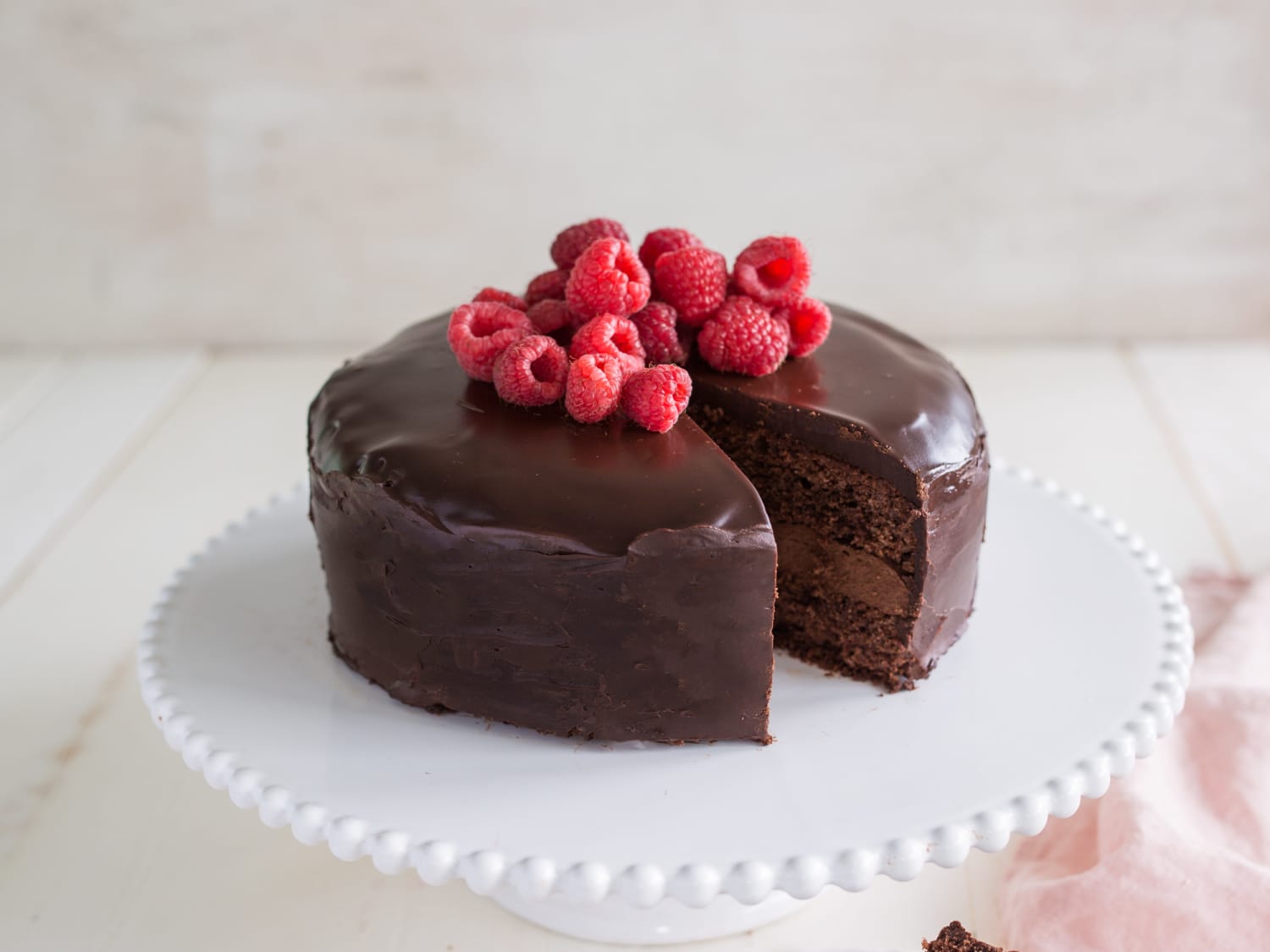 Easy Chocolate Sponge Cake With Ganache Frosting