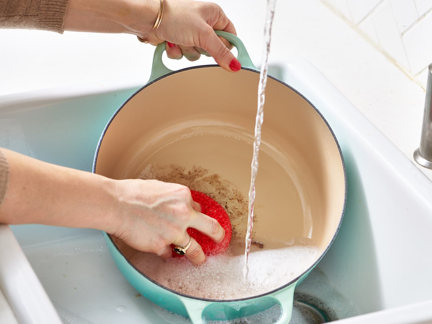 How to Save Water While Washing Dishes