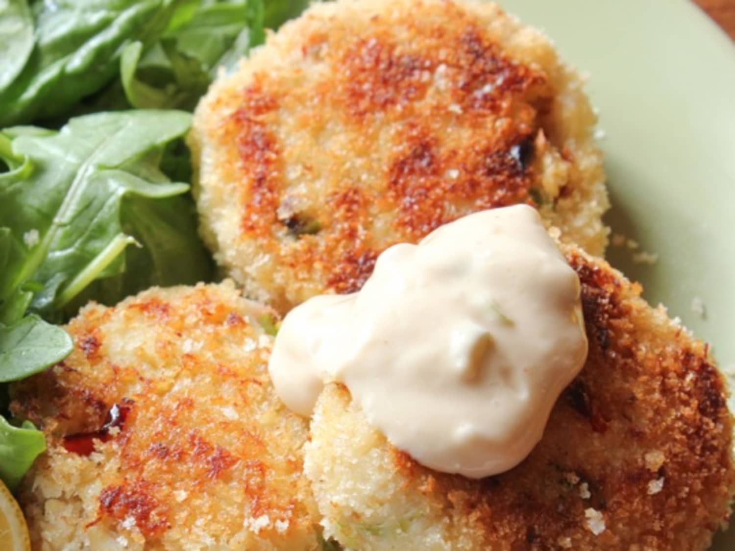 Recipe Crab Cakes With Easy Remoulade Kitchn