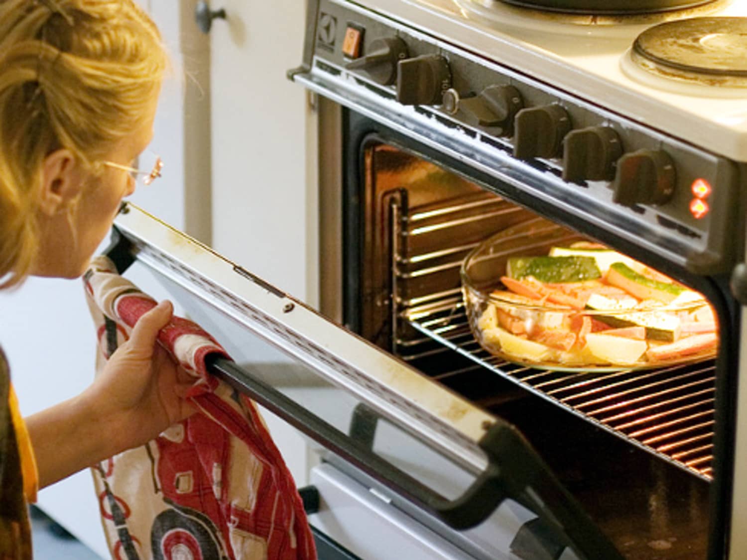 Quick Tip Keep The Oven Door Closed Kitchn