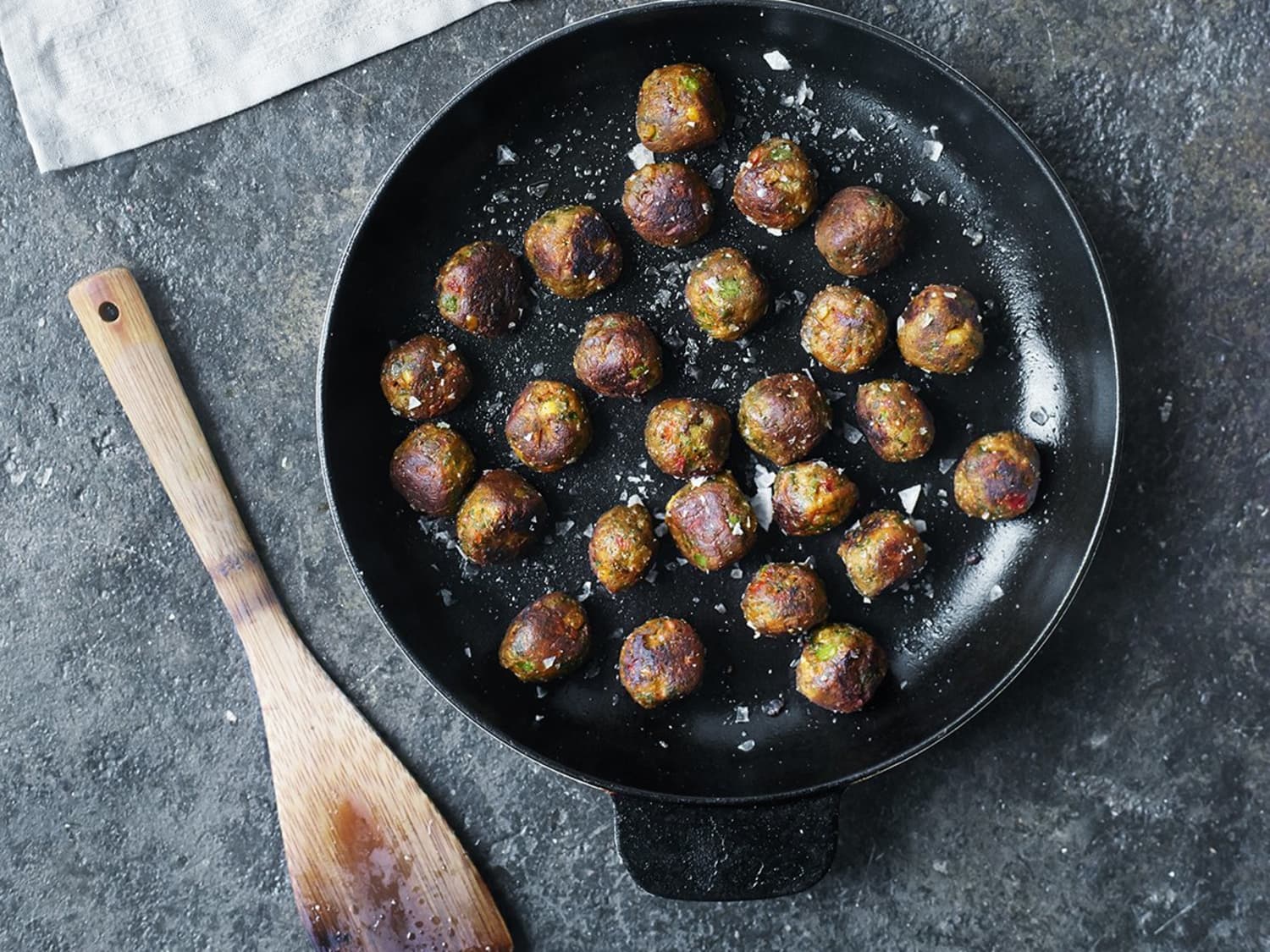 A First Look At Ikea S New Vegetarian And Chicken Meatballs Kitchn