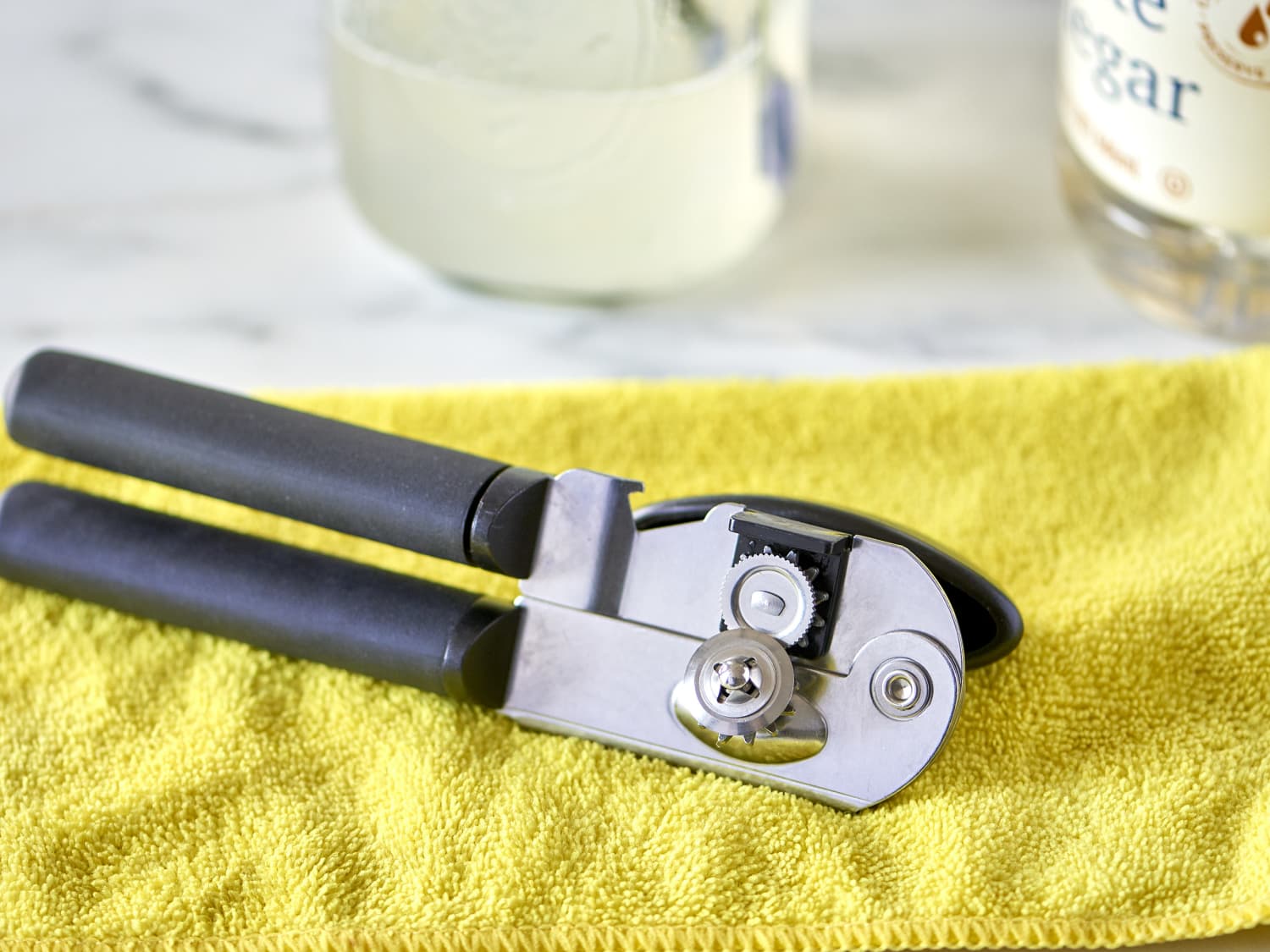 Zyliss Lock N' Lift Can Opener Review: Gets the Job Done