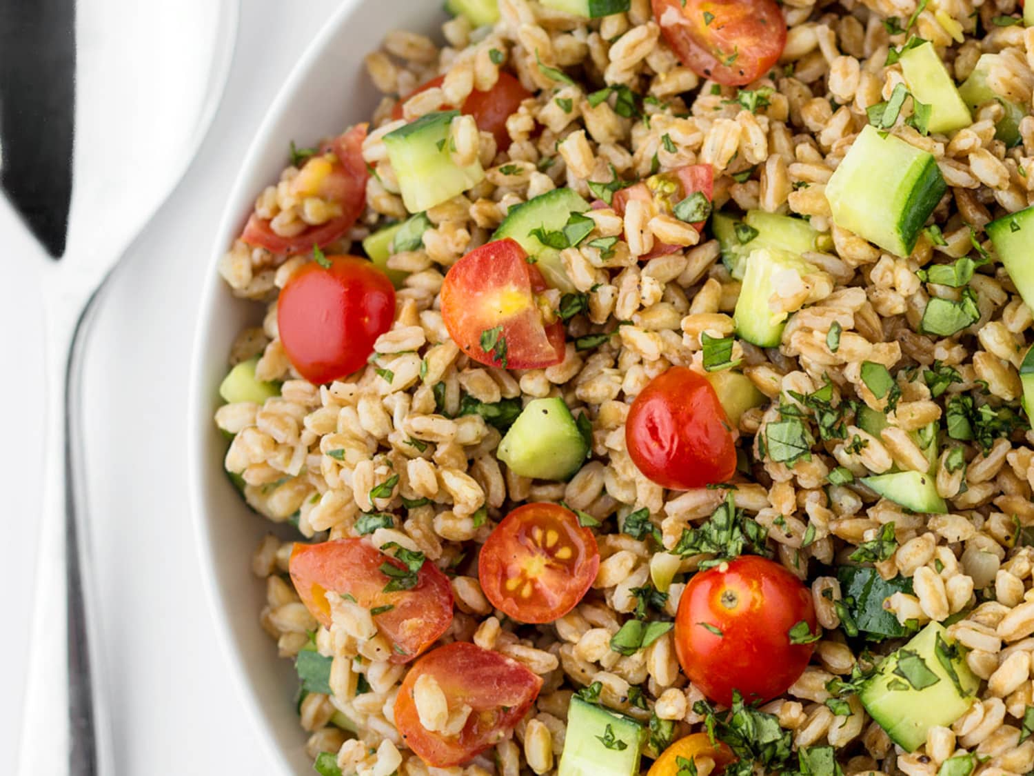 Recipe Summer Farro Salad With Tomatoes Cucumbers Basil Kitchn
