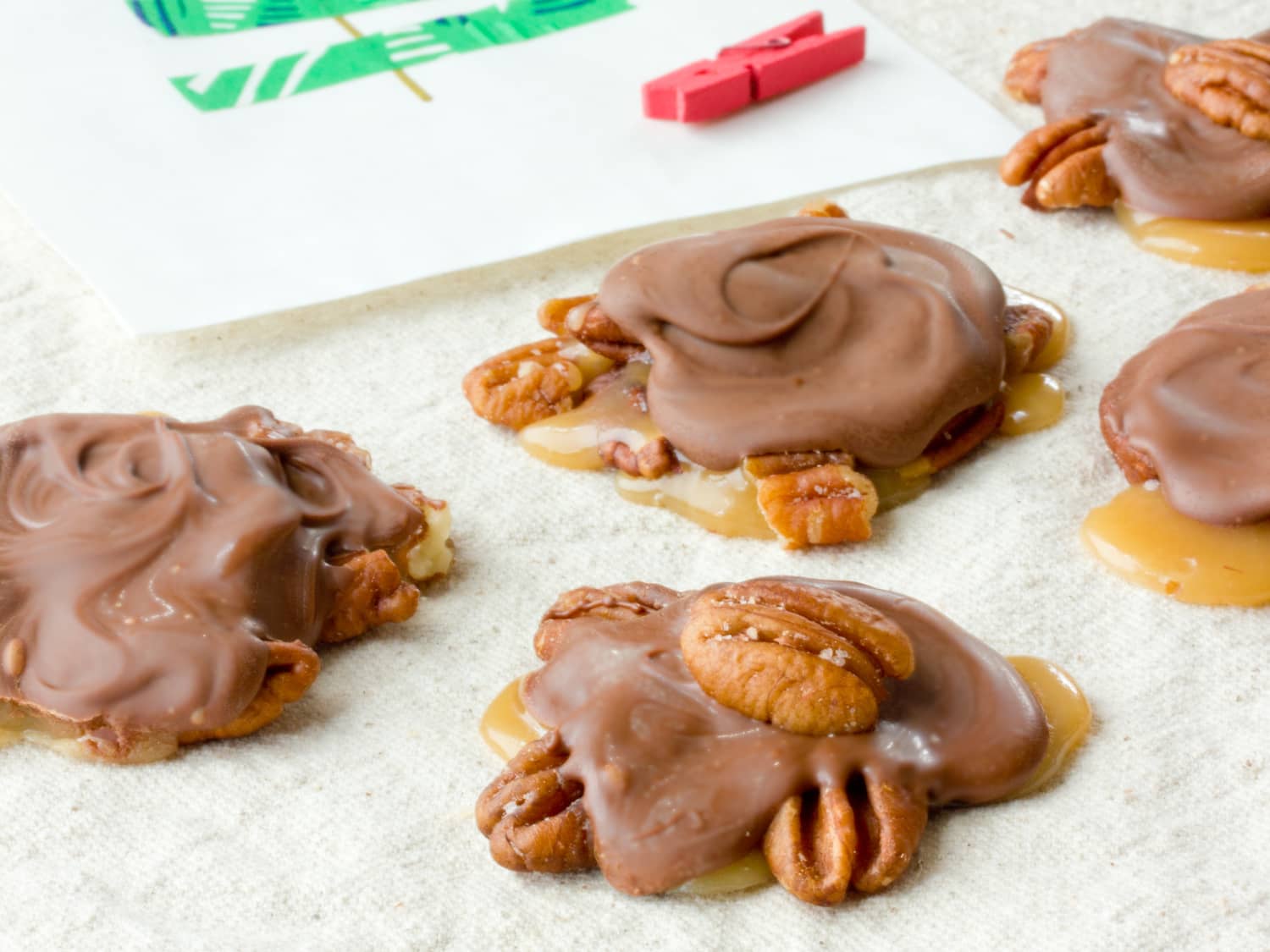 Homemade Gift Recipe Caramel Pecan Turtle Clusters Kitchn