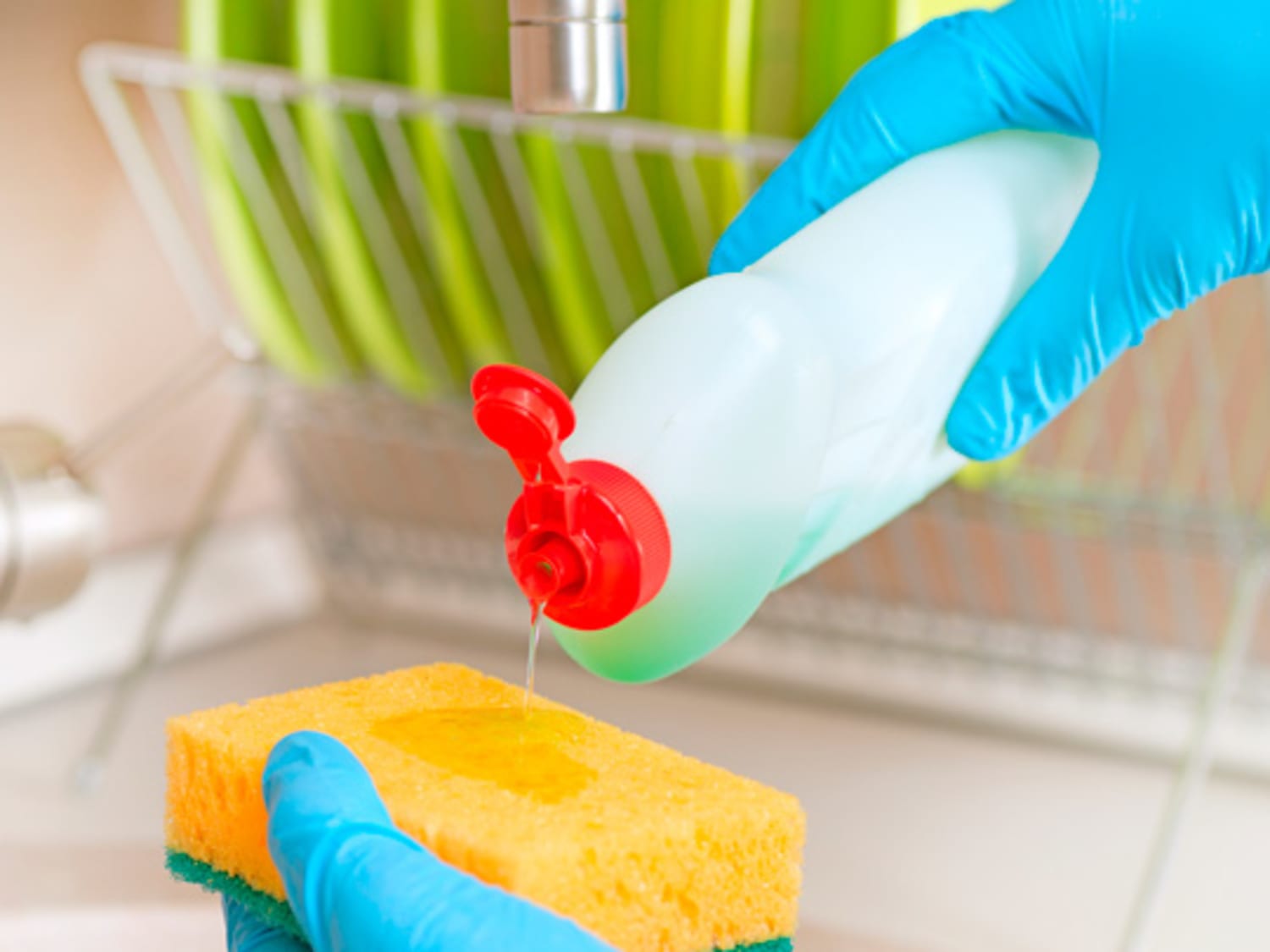How to Wash Dishes : How to Use Sponges for Washing Dishes 