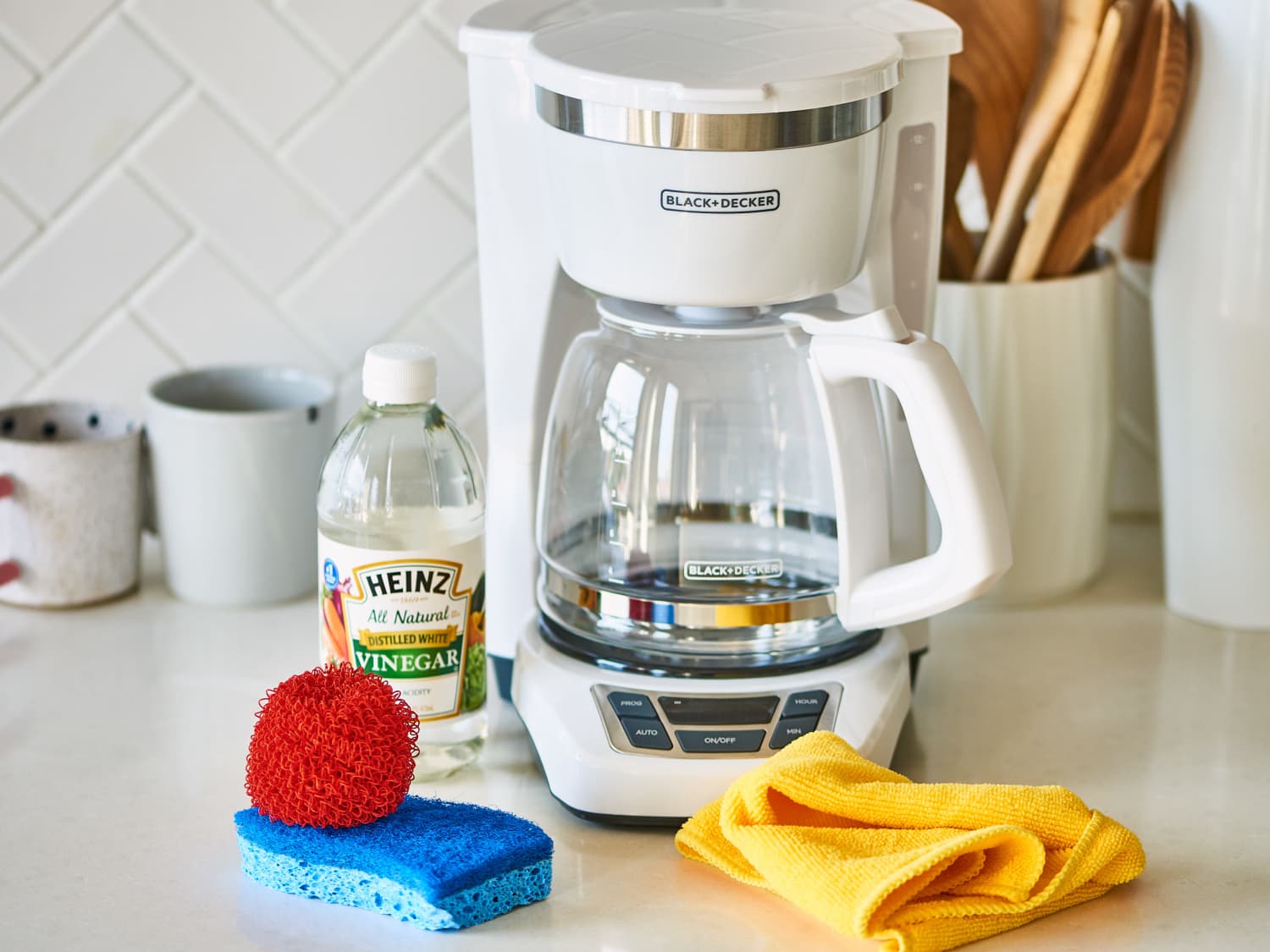 How to Clean a Coffee Maker and Coffee Pot