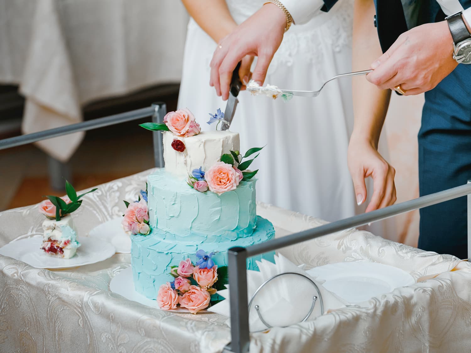 The Secret Meaning Behind How Couples Cut Their Wedding Cake Kitchn