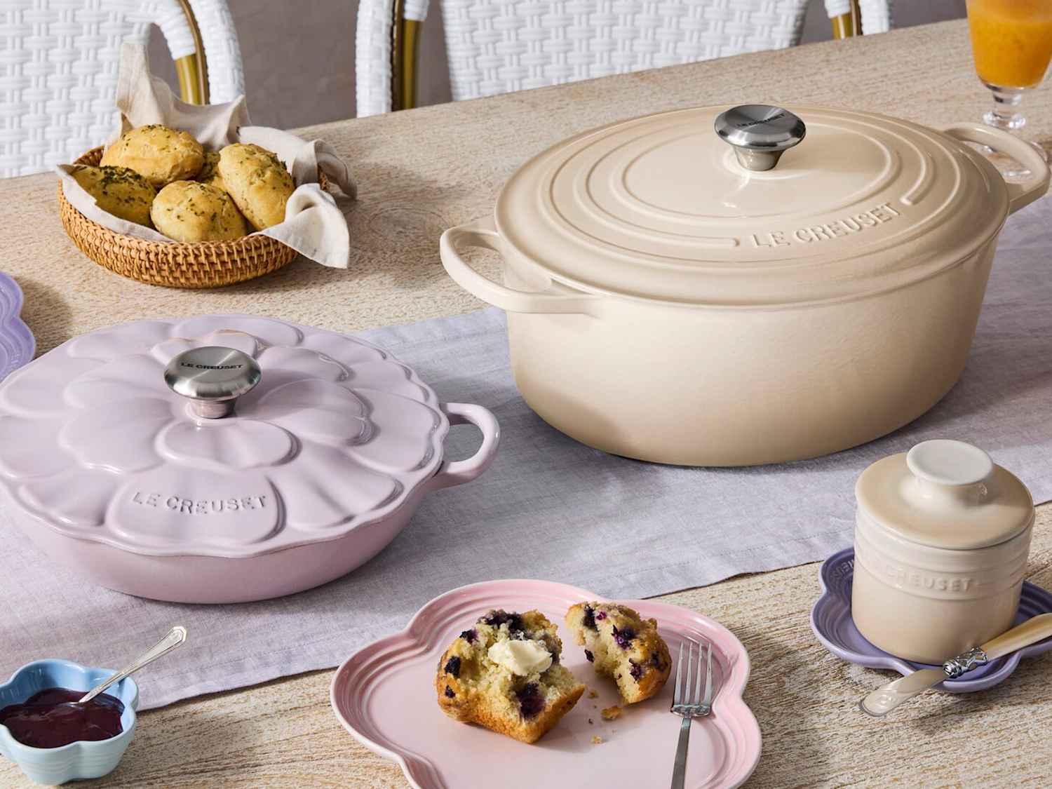 LE CREUSET - asunaro le-creuset-floral-pans-1