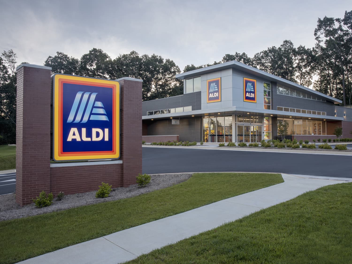 Aldi friends blanket clearance
