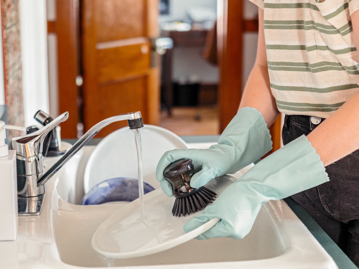 Dish outlet glove storage