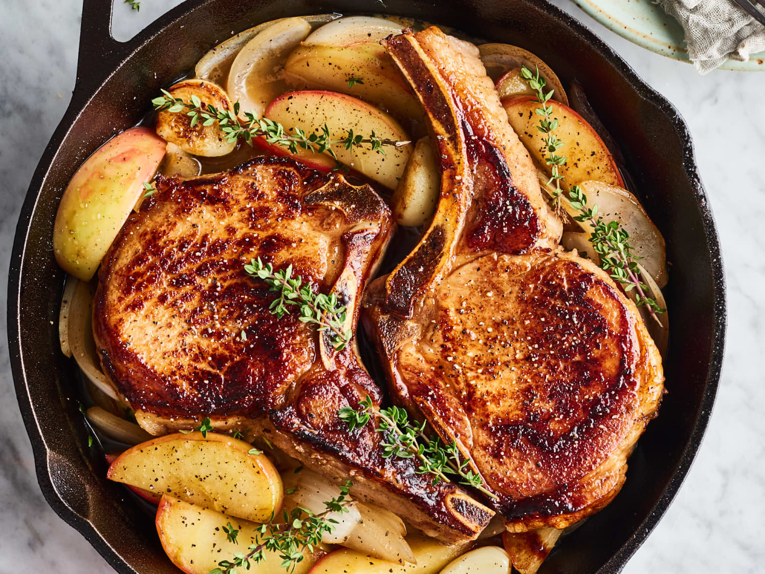Easy Skillet Pork Chops with Apples and Onions