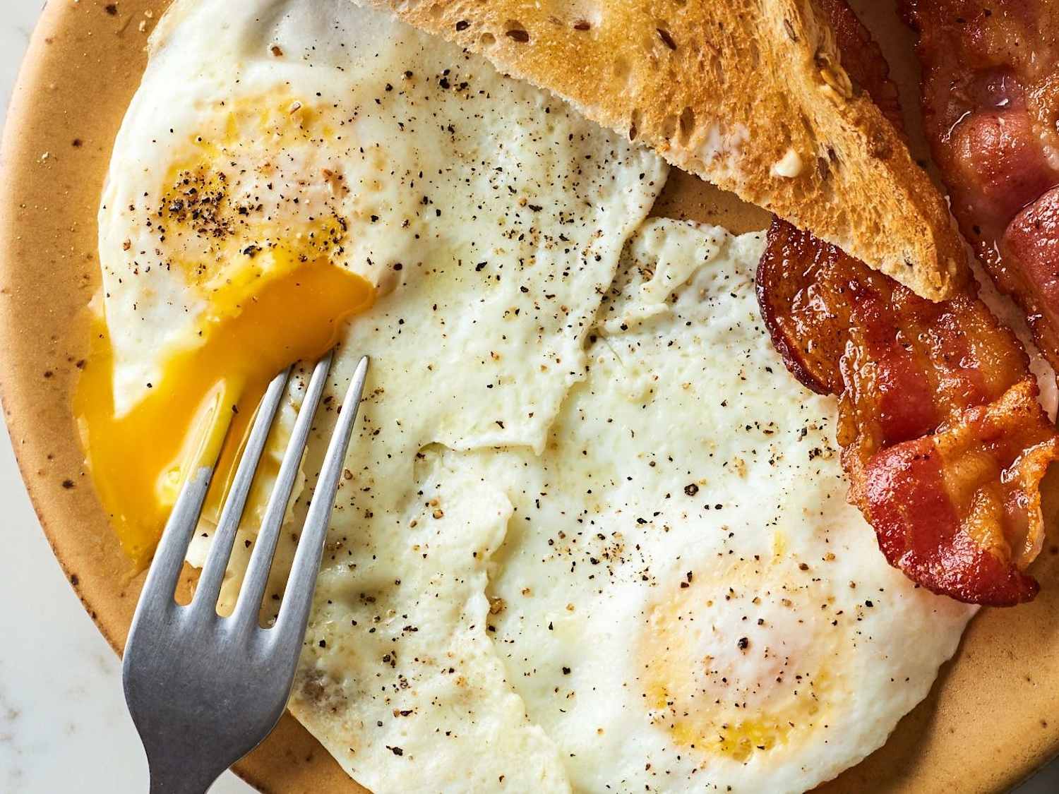 How to Make the Perfect Over-Easy Egg, According to Chefs | The Kitchn