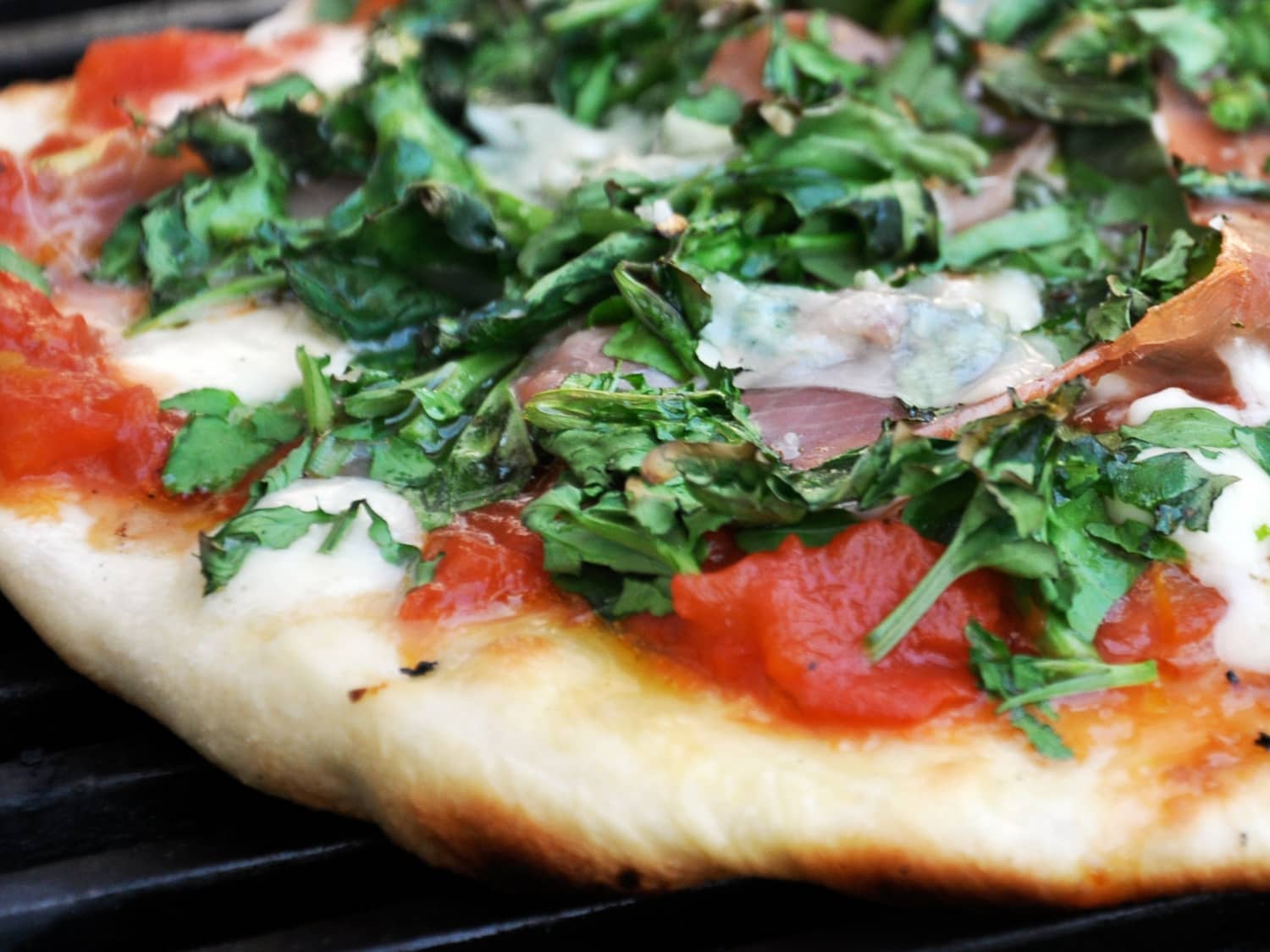 Cooking pizza on bbq store